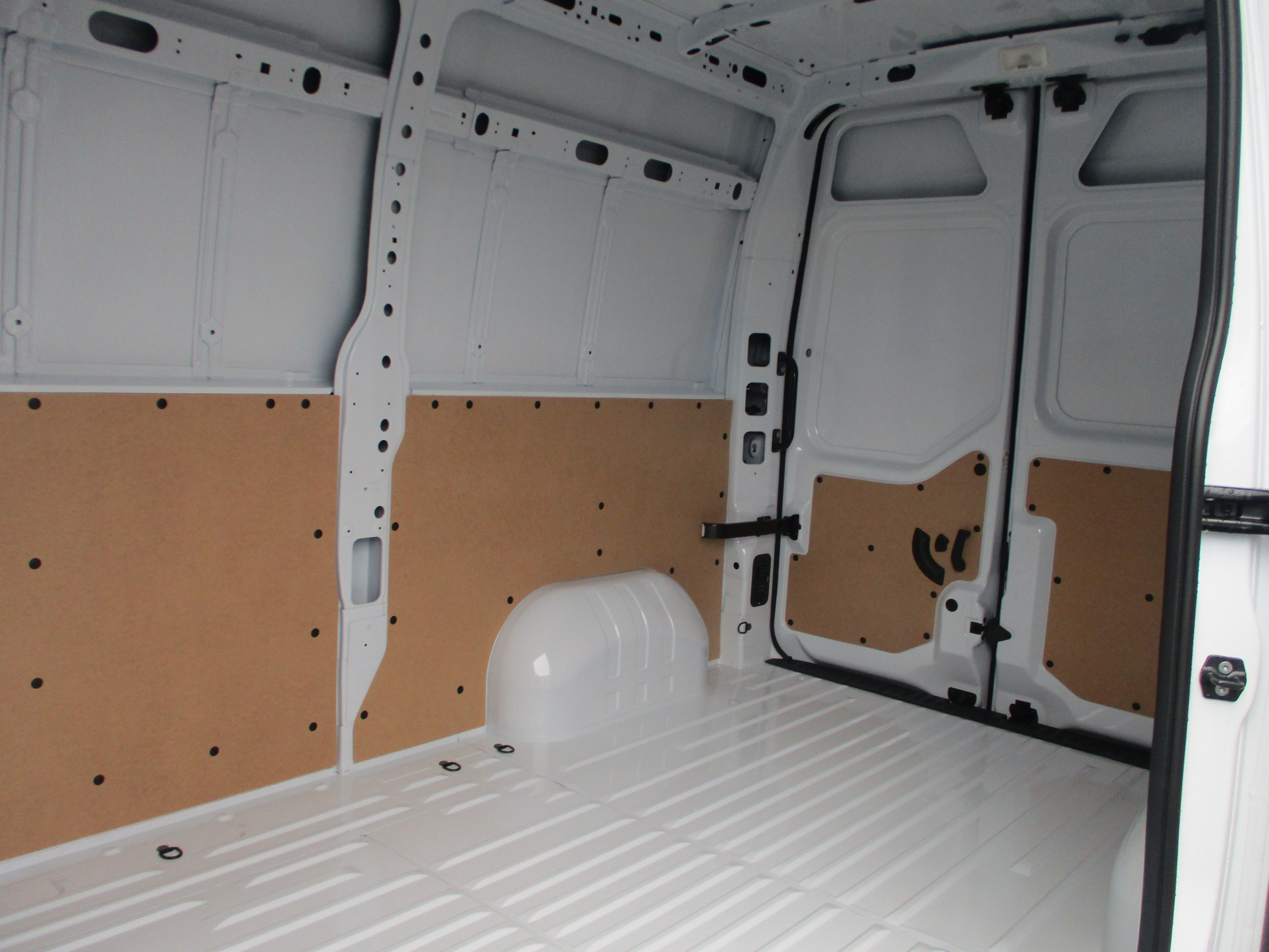 Renault Master MM35 MWB Medium Roof 110PS Business Panel Van ( 1,479 kg PAYLOAD )