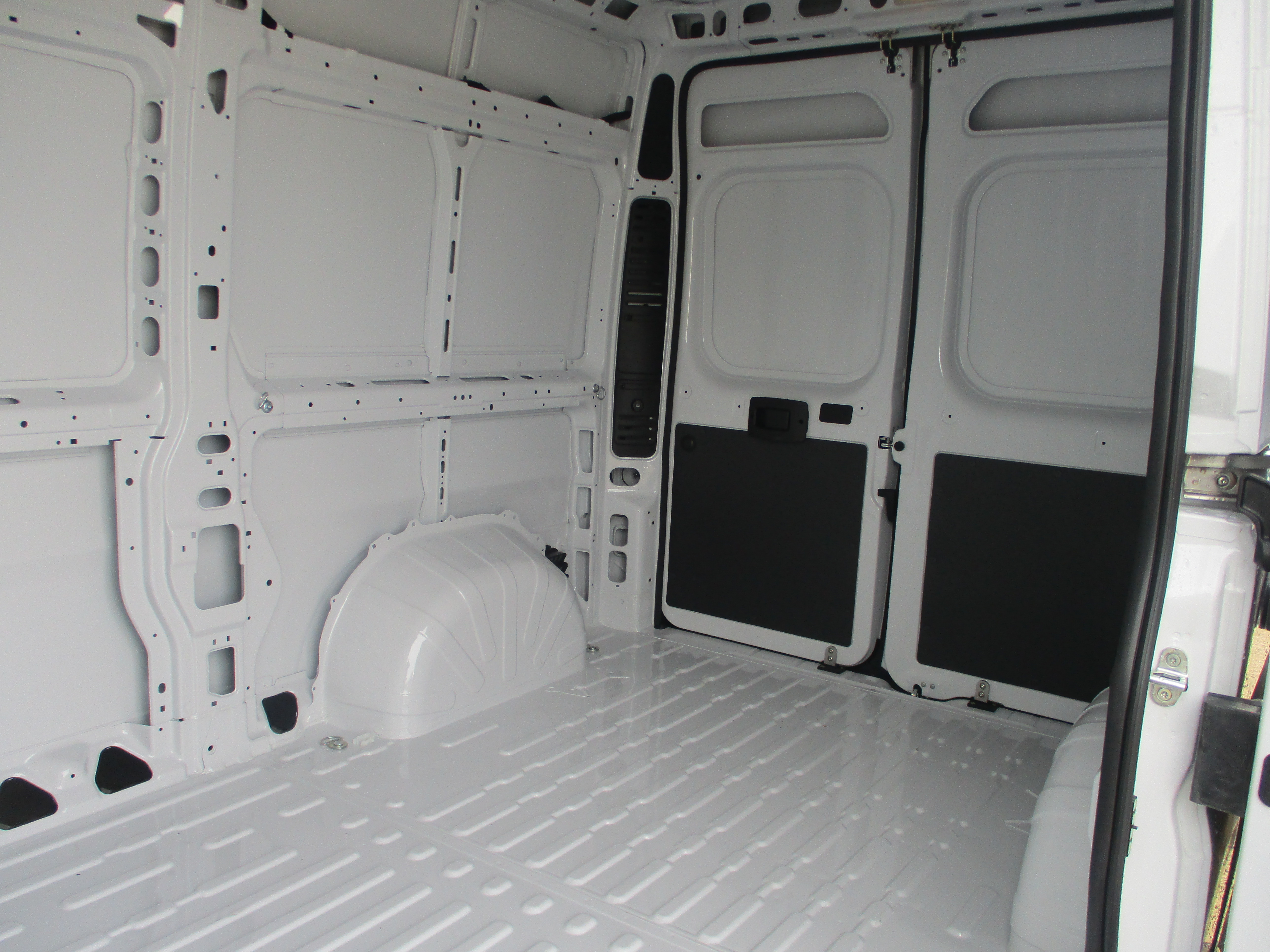 Peugeot Boxer 335 L2H2 140PS Professional Panel Van