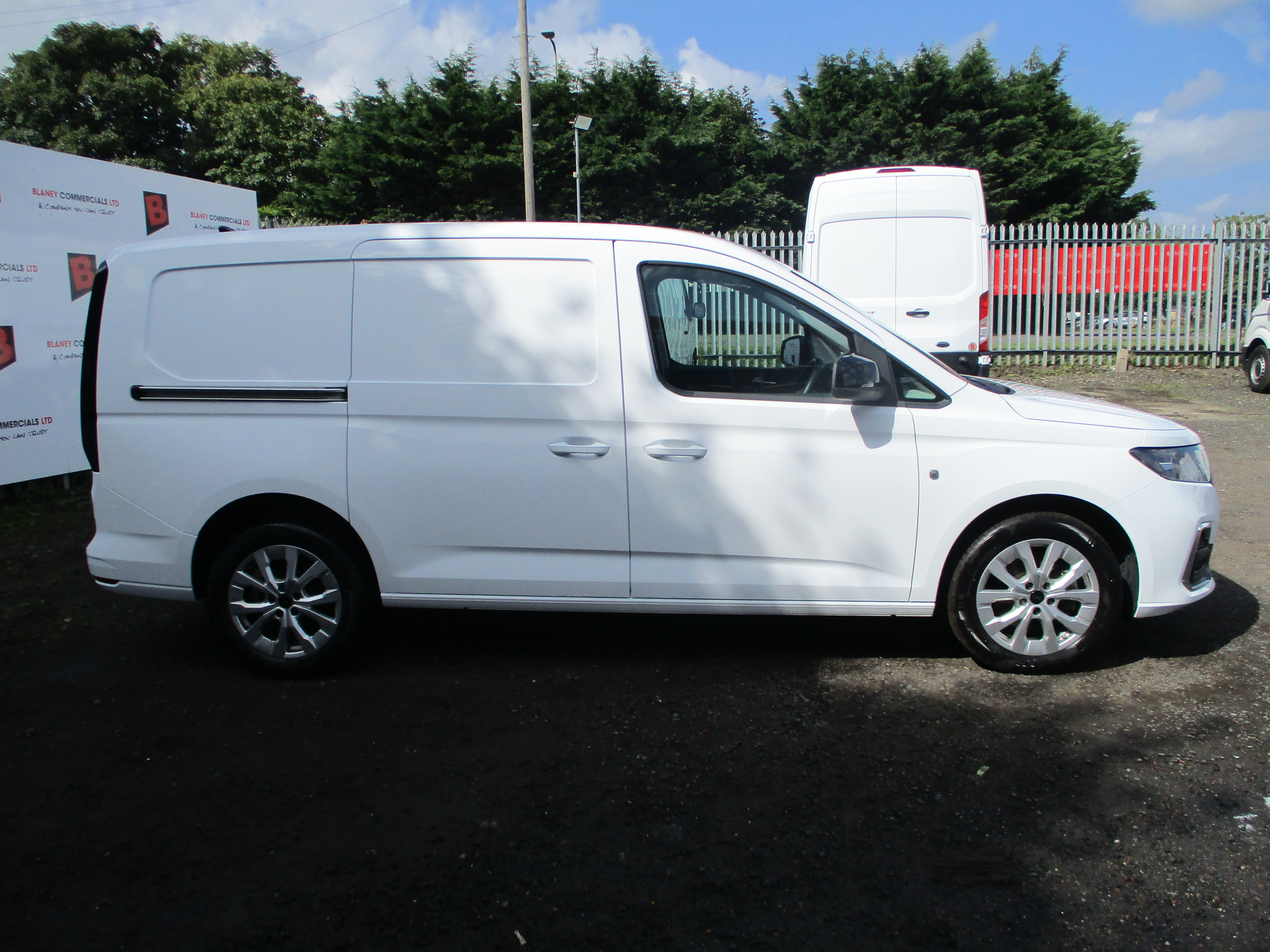 Ford Transit Connect 230 L2 2.0 EcoBlue 102PS Limited Van (STUNNING VAN UNDER 10,000 MILES)