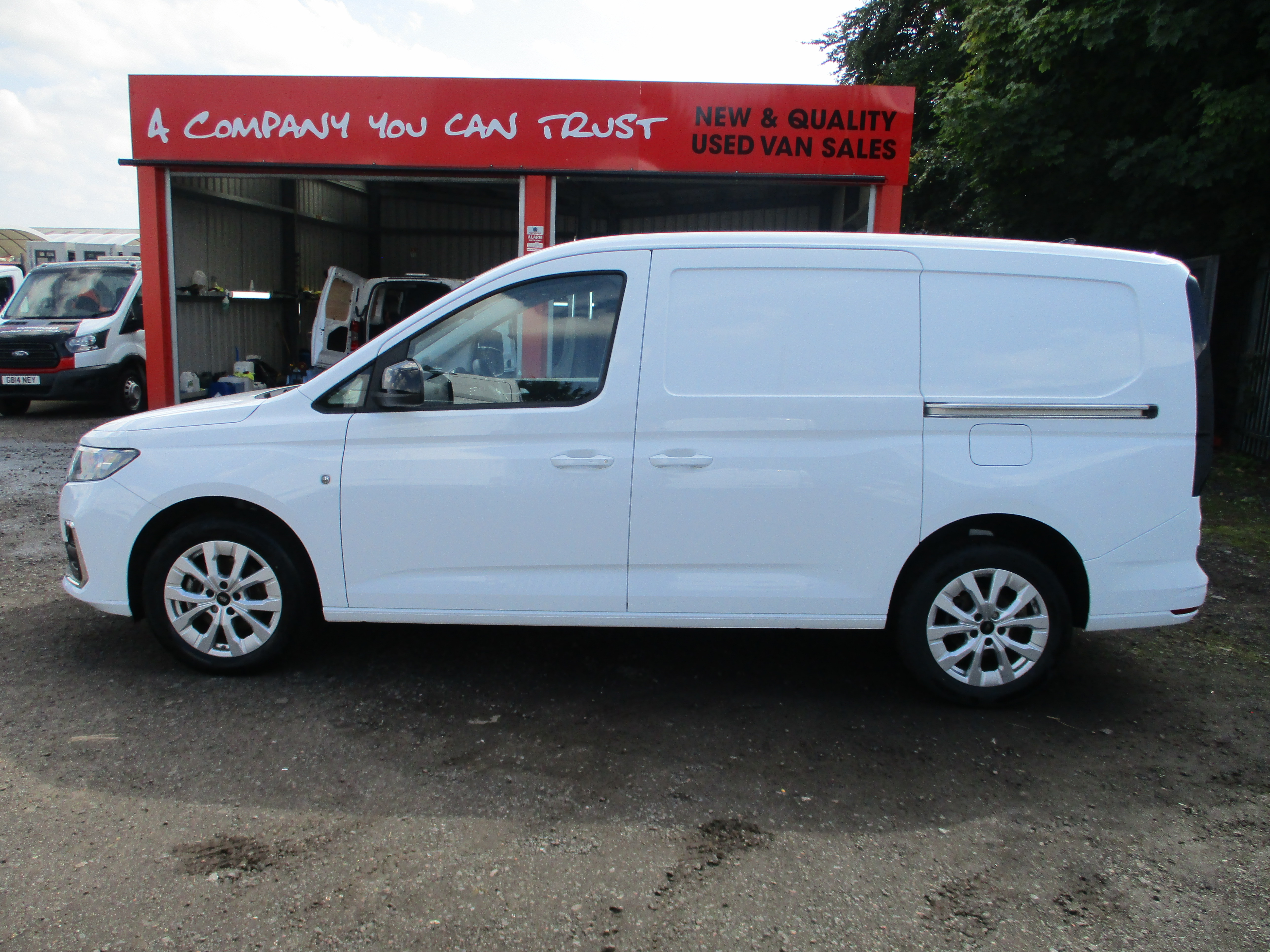 Ford Transit Connect 230 L2 2.0 EcoBlue 102PS Limited Van (STUNNING VAN UNDER 10,000 MILES)