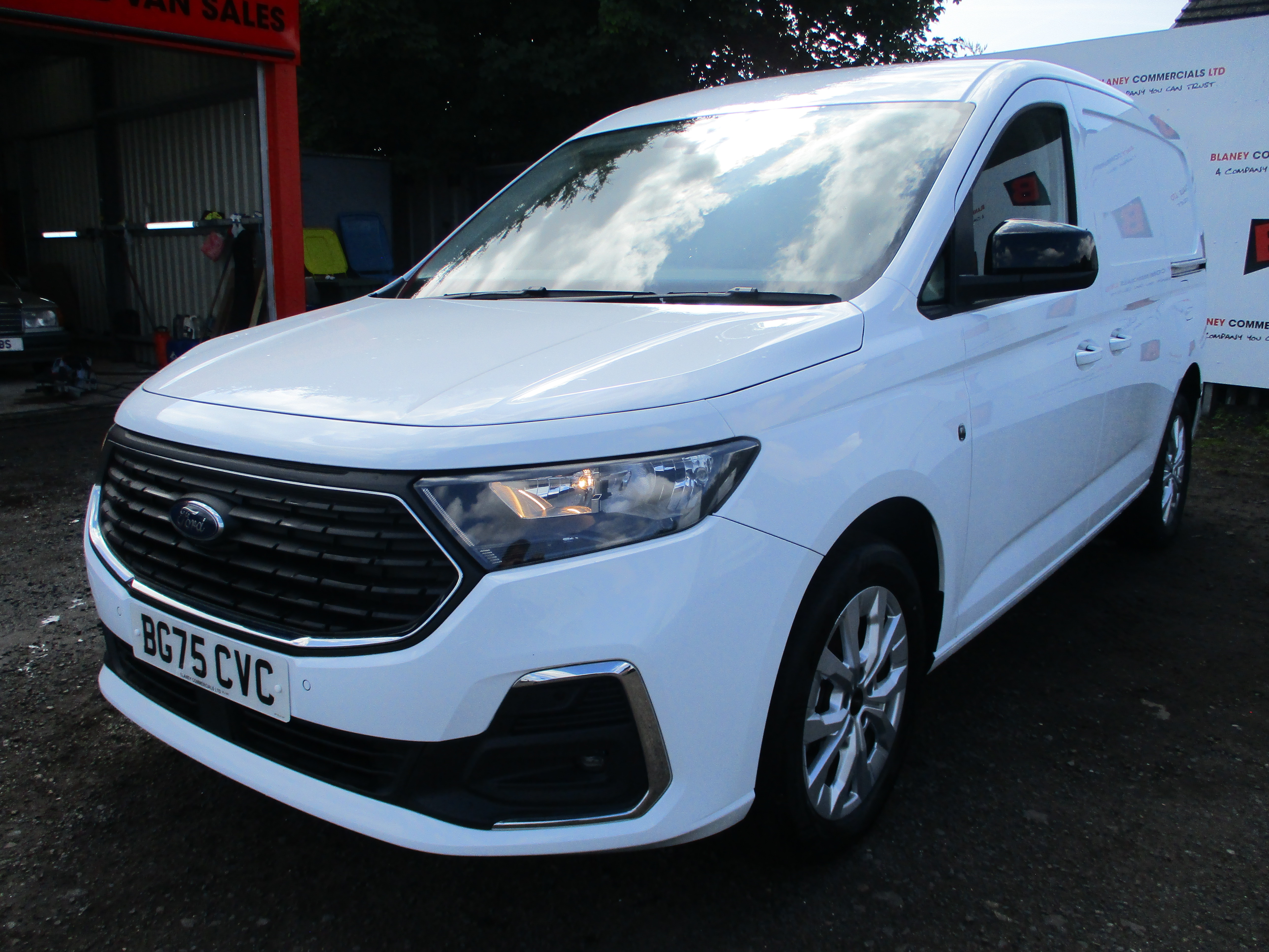 Ford Transit Connect 230 L2 2.0 EcoBlue 102PS Limited Van (STUNNING VAN UNDER 10,000 MILES)