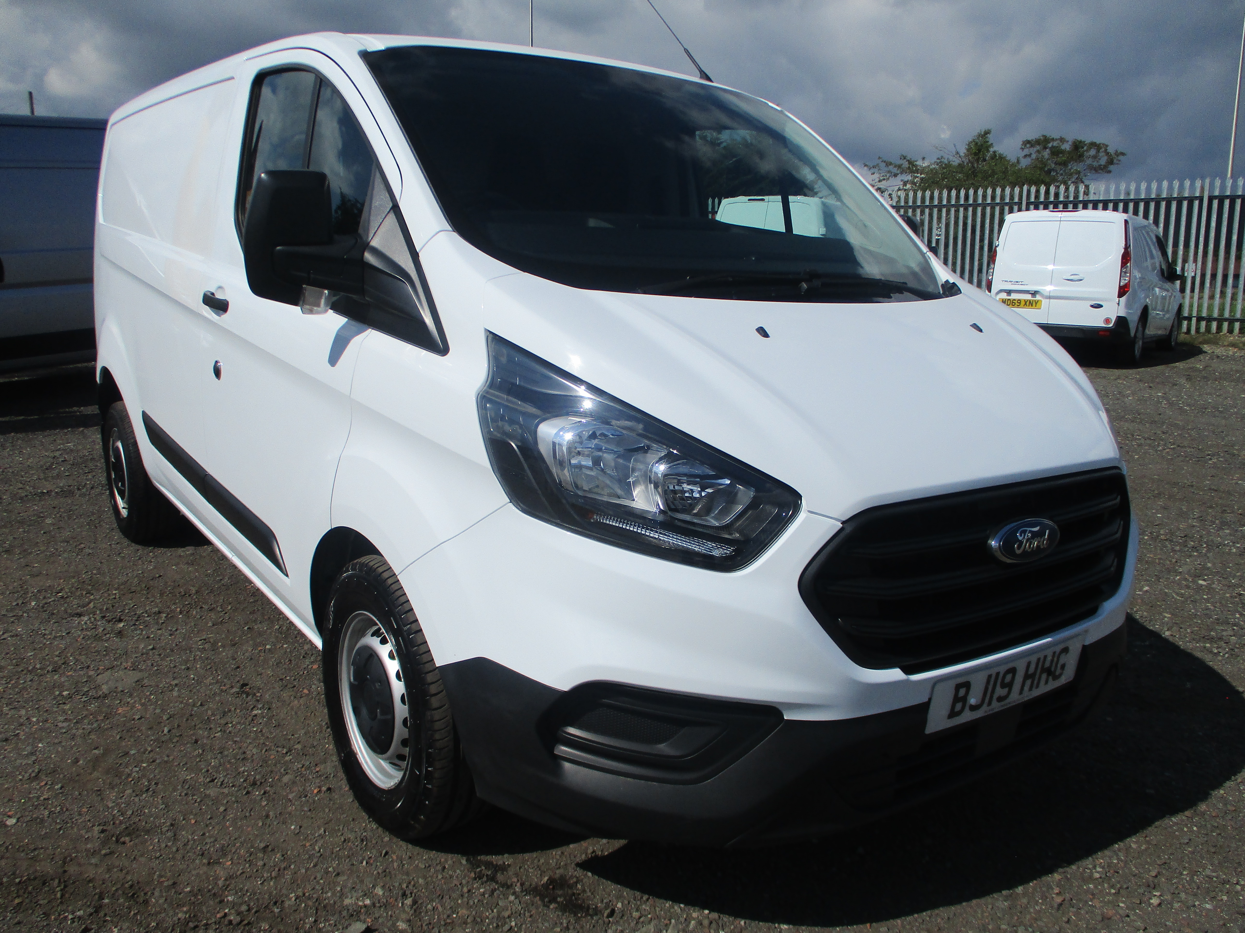 Ford Custom 300 L1H1 2.0TDCi 105PS SWB Low Roof Panel Van ( &pound;400 OFF RRP )