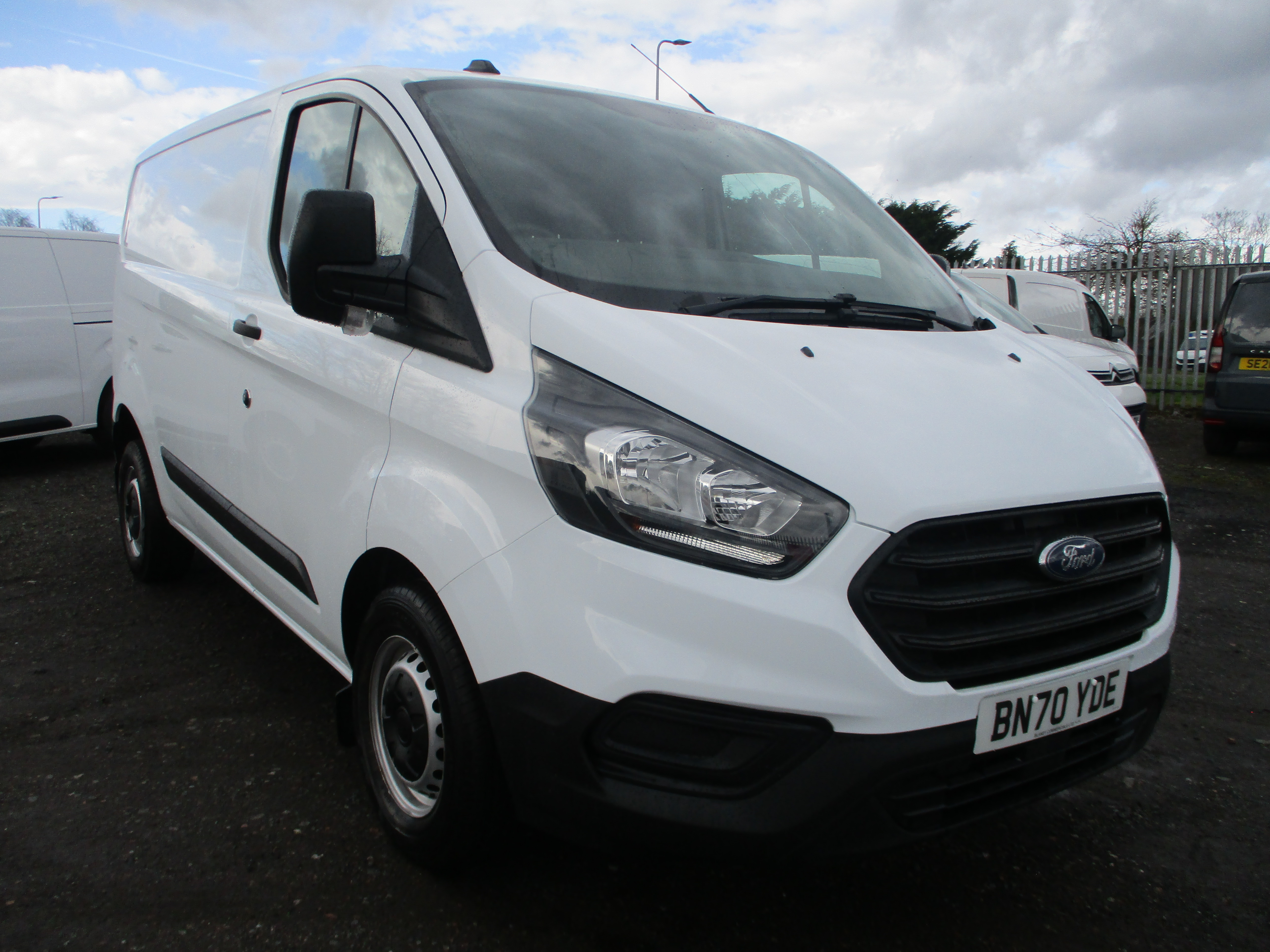 Ford Custom 300 L1H1 2.0 EcoBlue 105PS Leader Panel Van with AIR CON  (LOW MILEAGE !!)