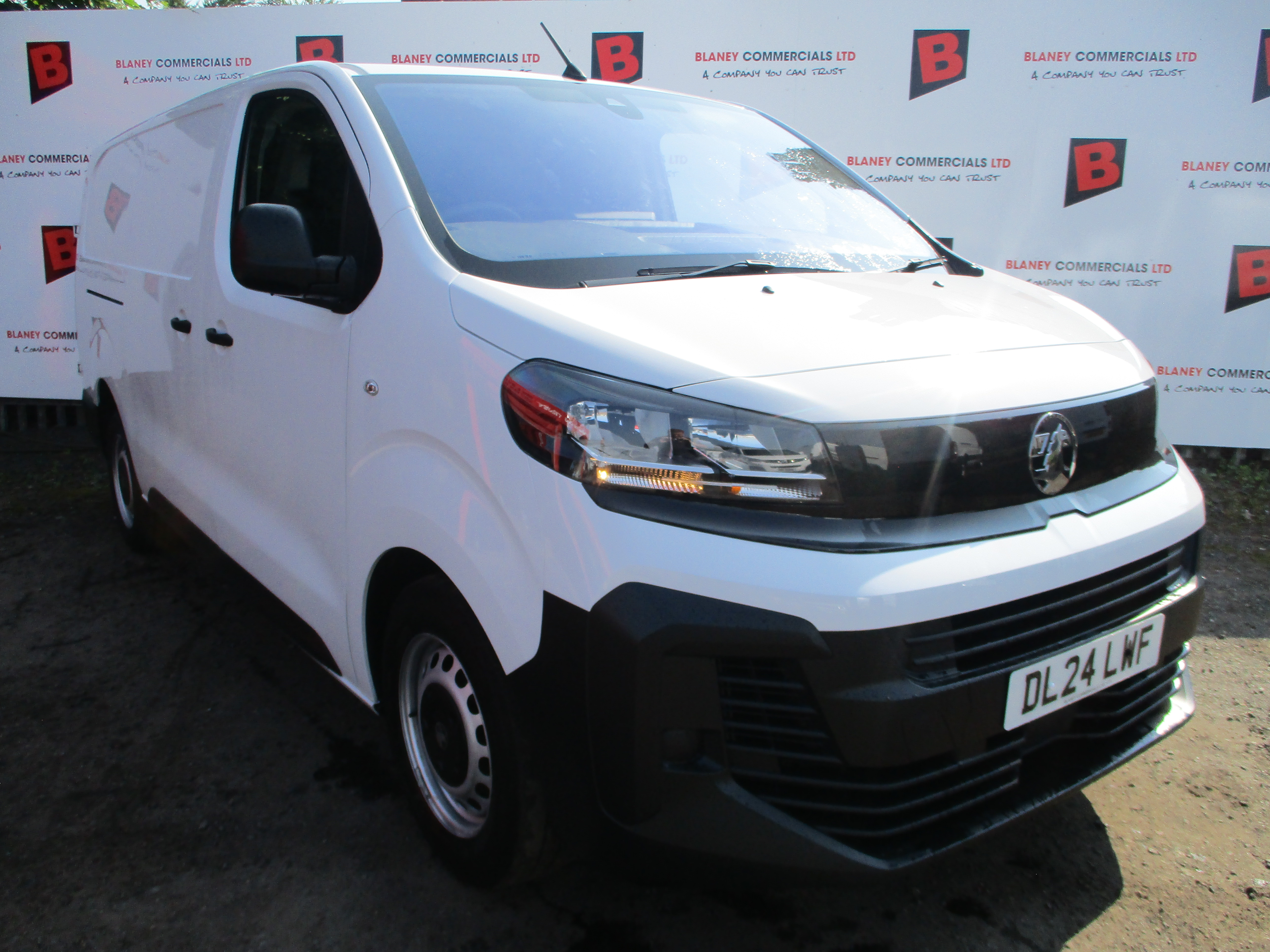 Vauxhall Vivaro XL 2.0 TD 145PS Prime Van (IMMACULATE VAN)