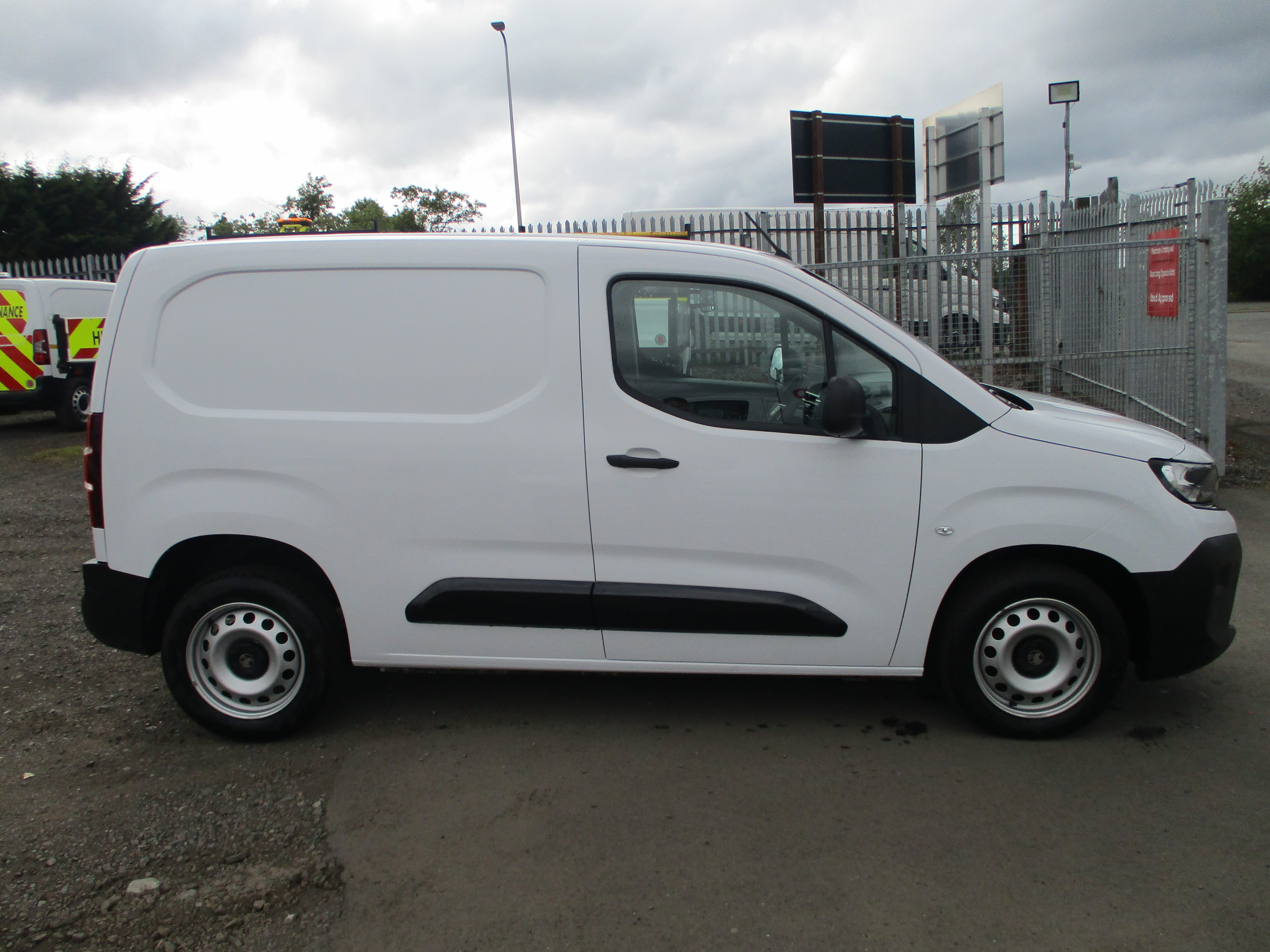 Vauxhall Combo Cargo 1.5TD 100PS Prime Van with NICE SPEC