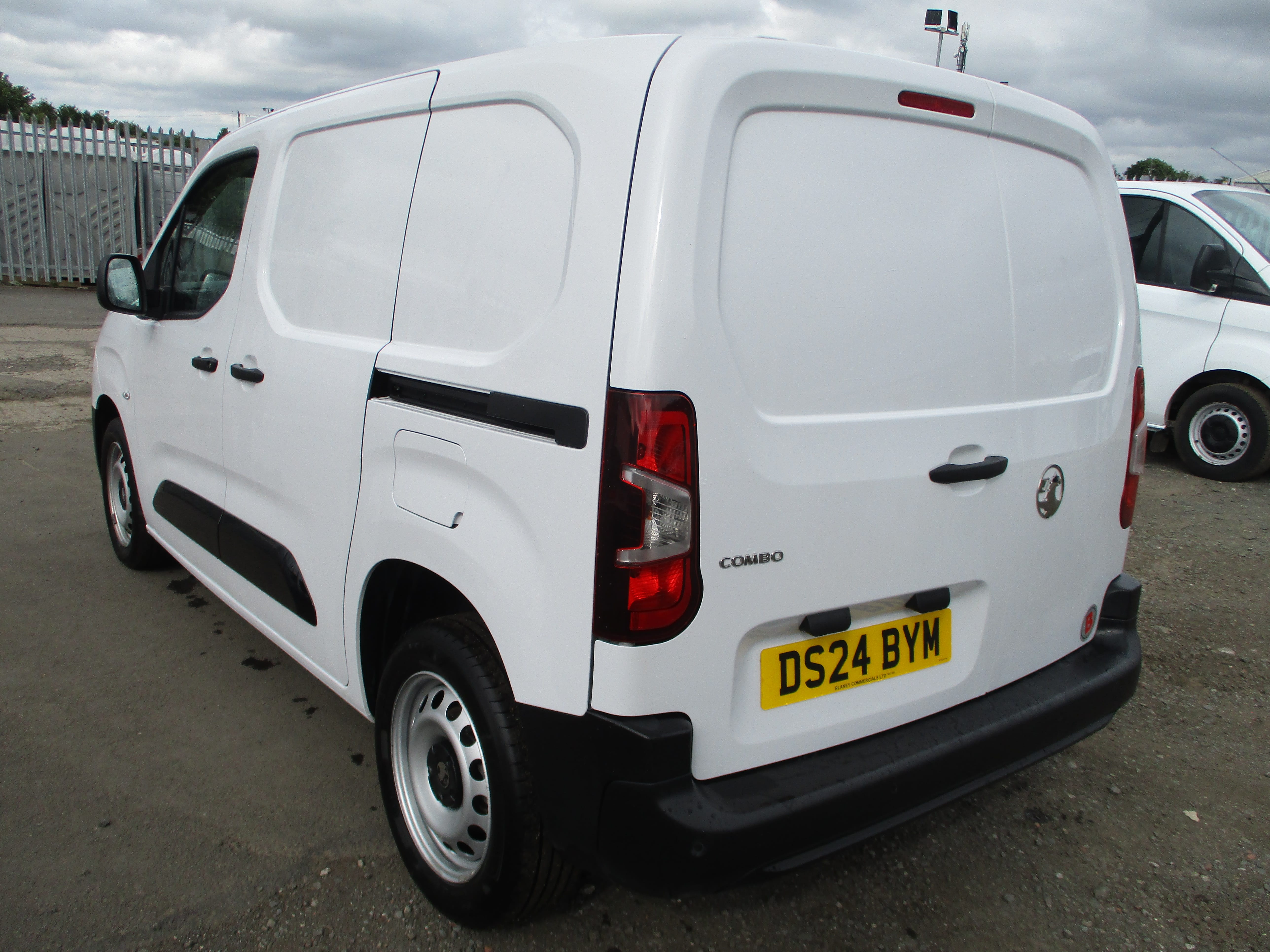 Vauxhall Combo Cargo 1.5TD 100PS Prime Van with NICE SPEC