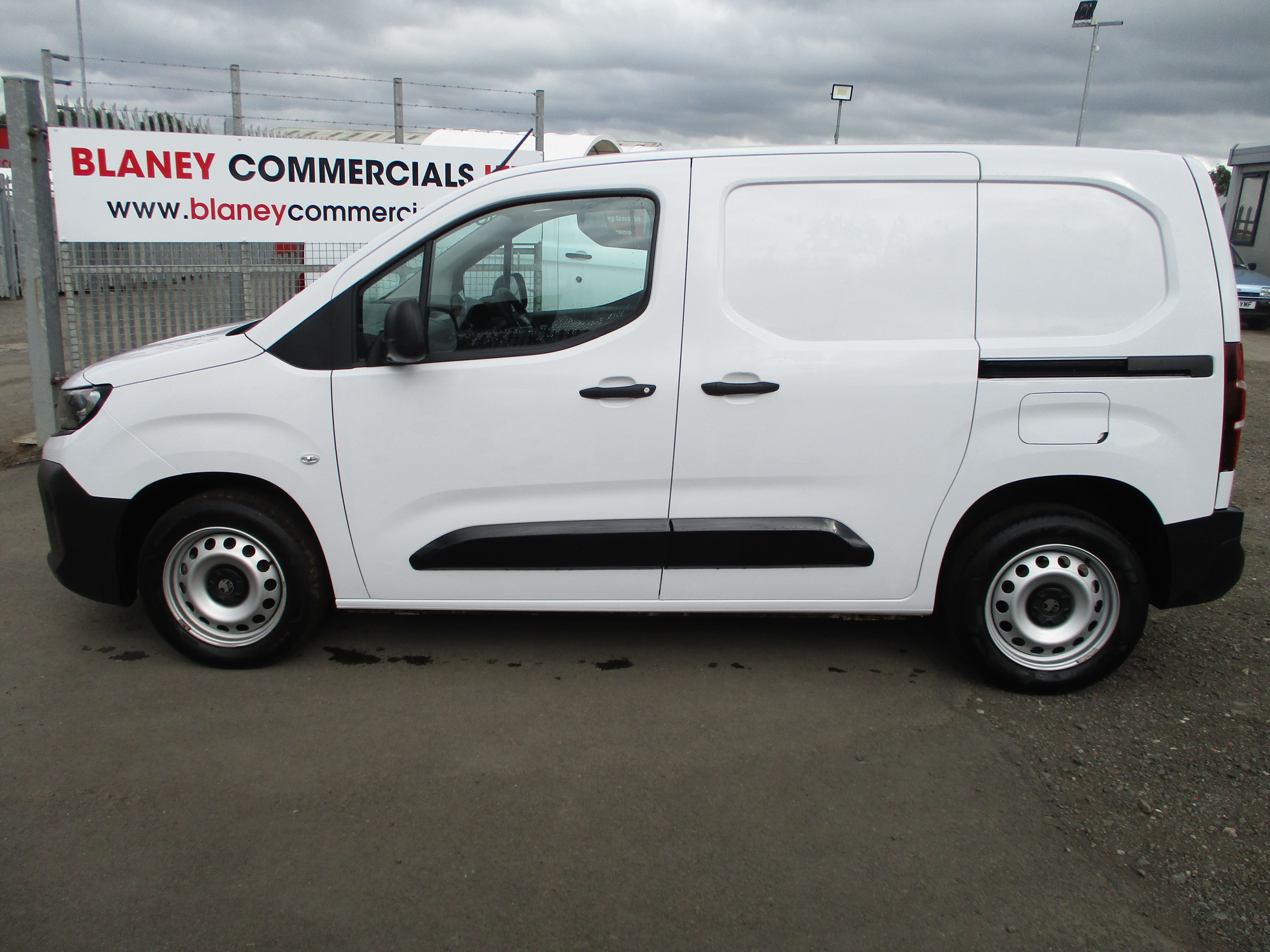 Vauxhall Combo Cargo 1.5TD 100PS Prime Van with NICE SPEC