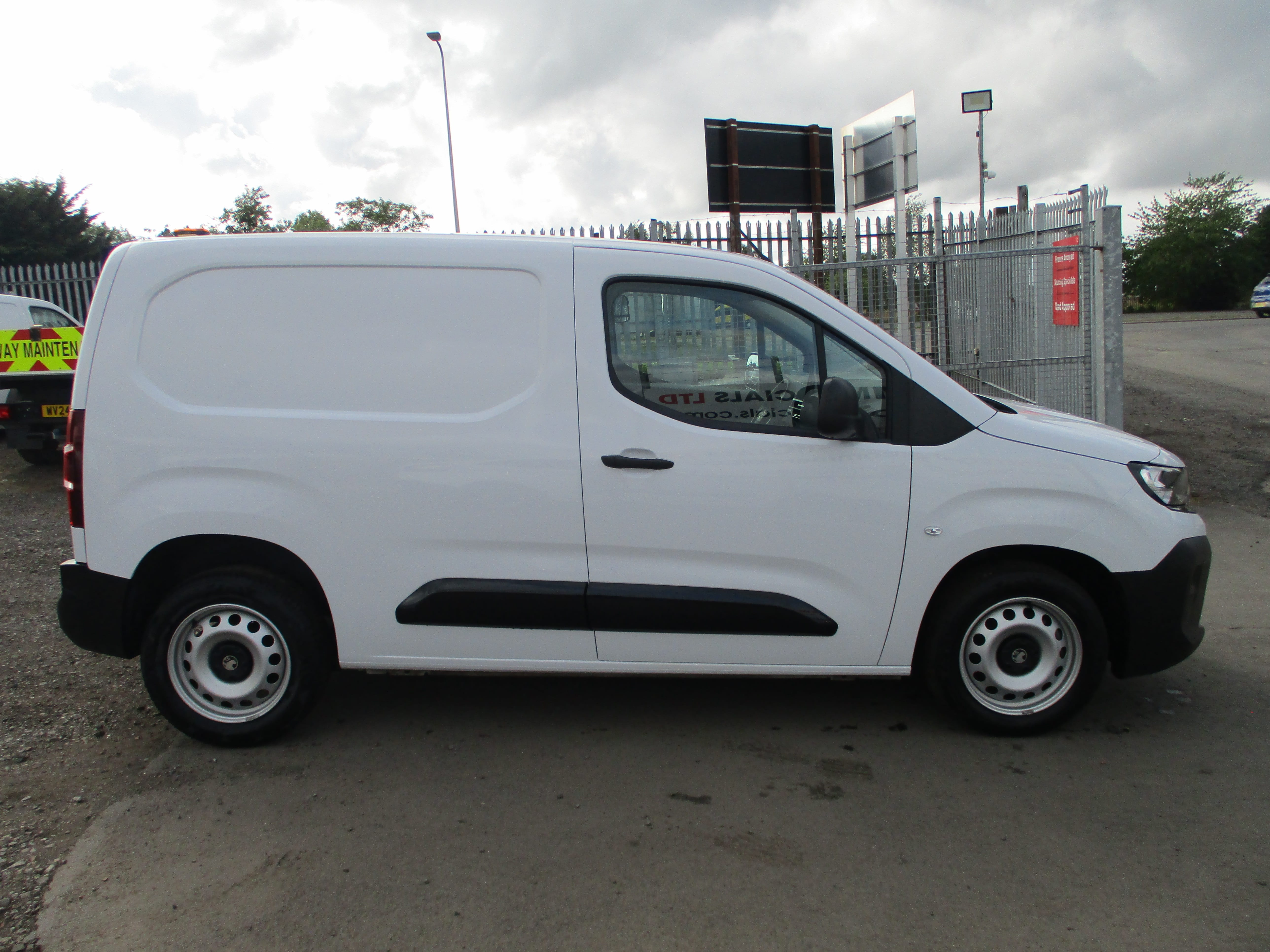 Vauxhall Combo Cargo 1.5TD 100PS Prime Van with NICE SPEC