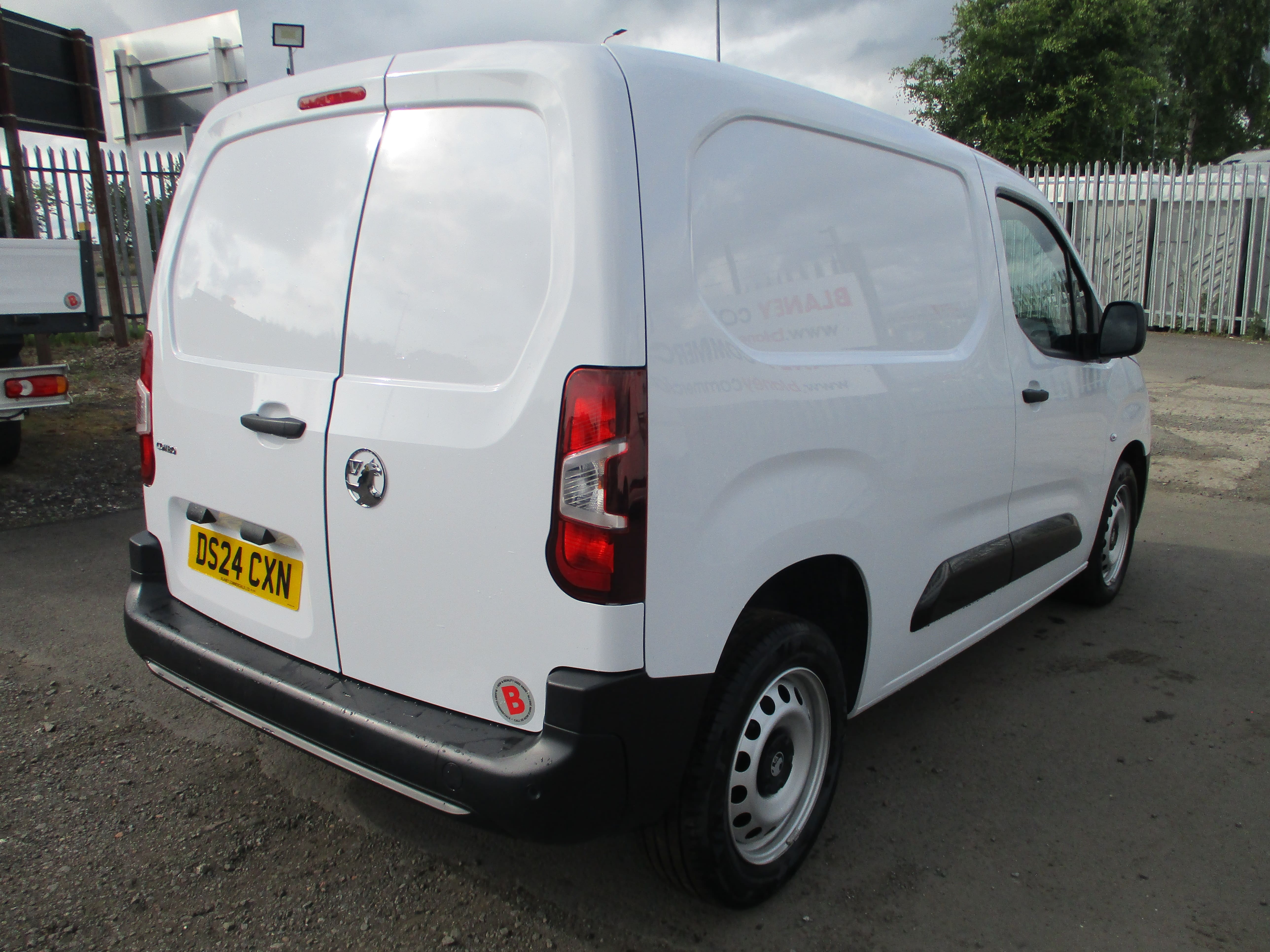 Vauxhall Combo Cargo 1.5TD 100PS Prime Van with NICE SPEC