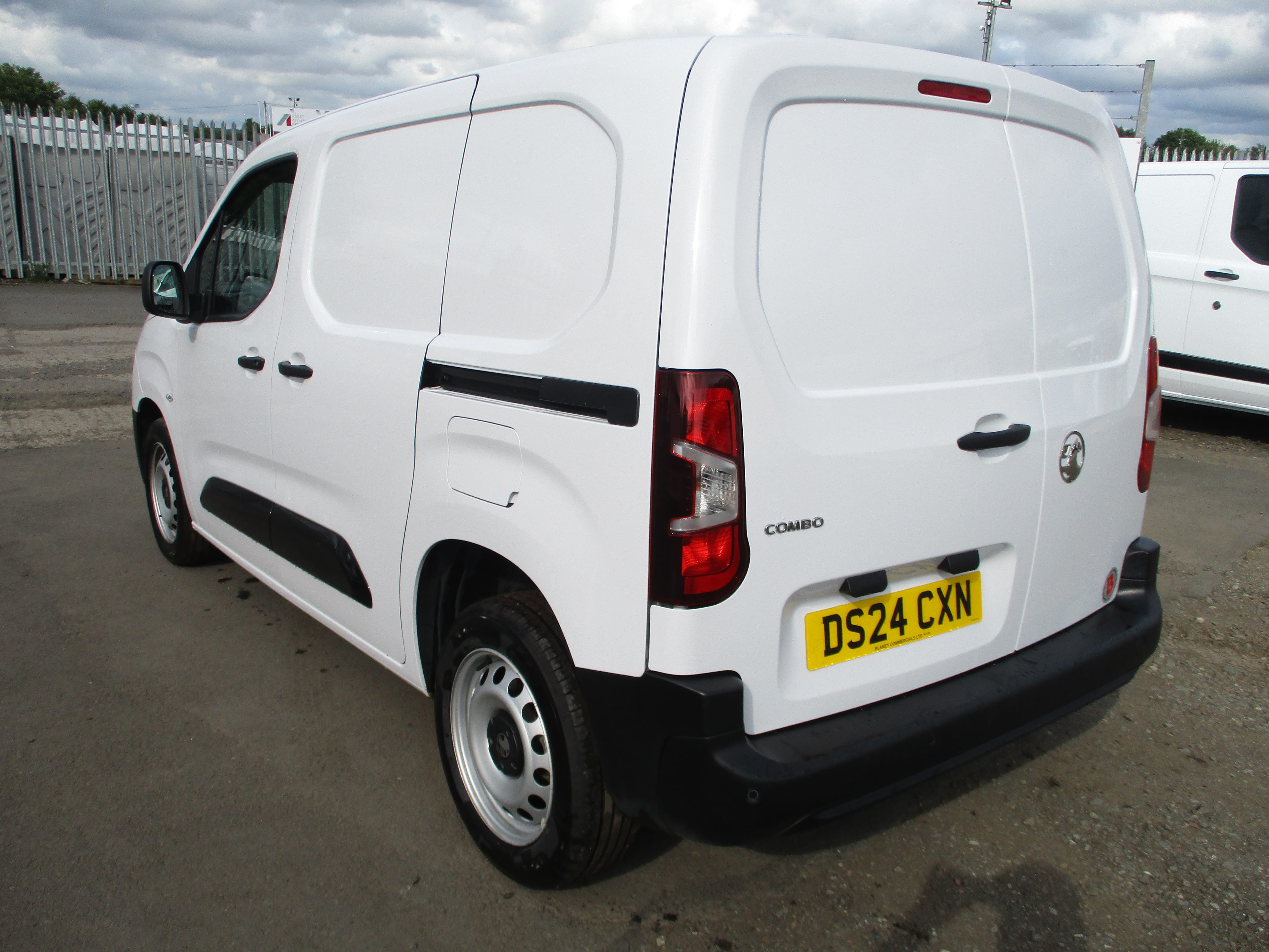 Vauxhall Combo Cargo 1.5TD 100PS Prime Van with NICE SPEC