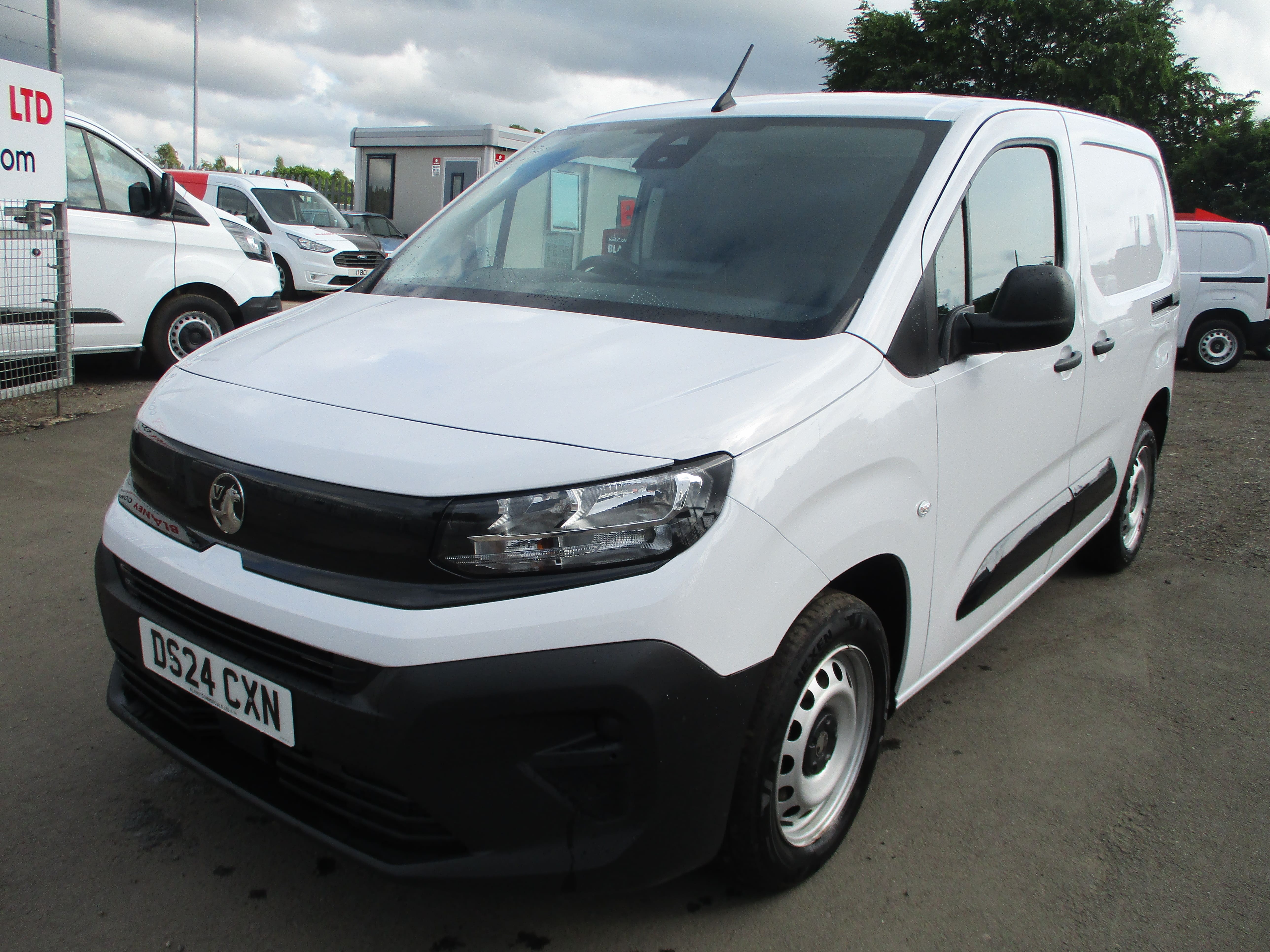 Vauxhall Combo Cargo 1.5TD 100PS Prime Van with NICE SPEC