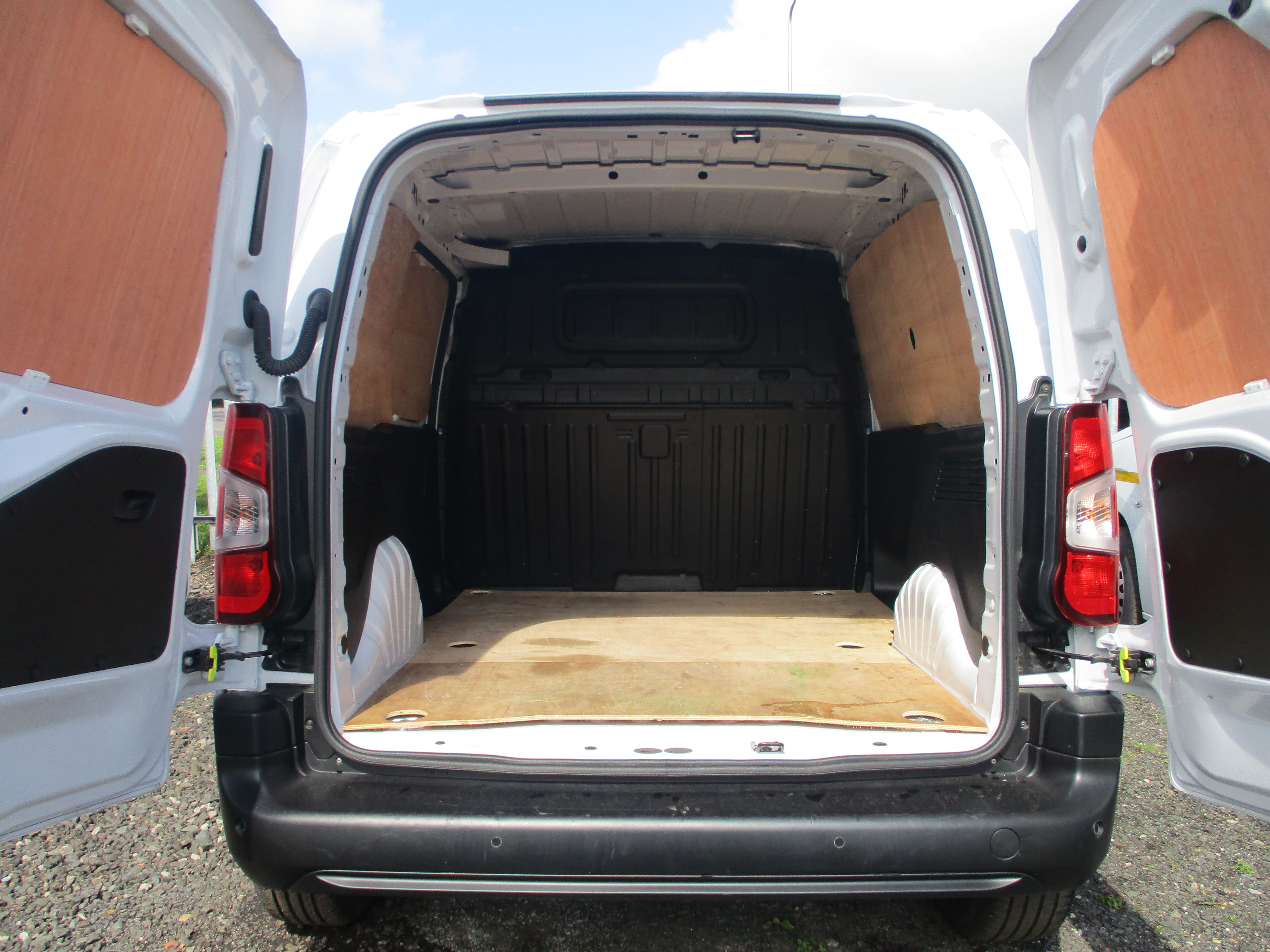 Vauxhall Combo Cargo 1.5TD 100PS Prime Van with NICE SPEC