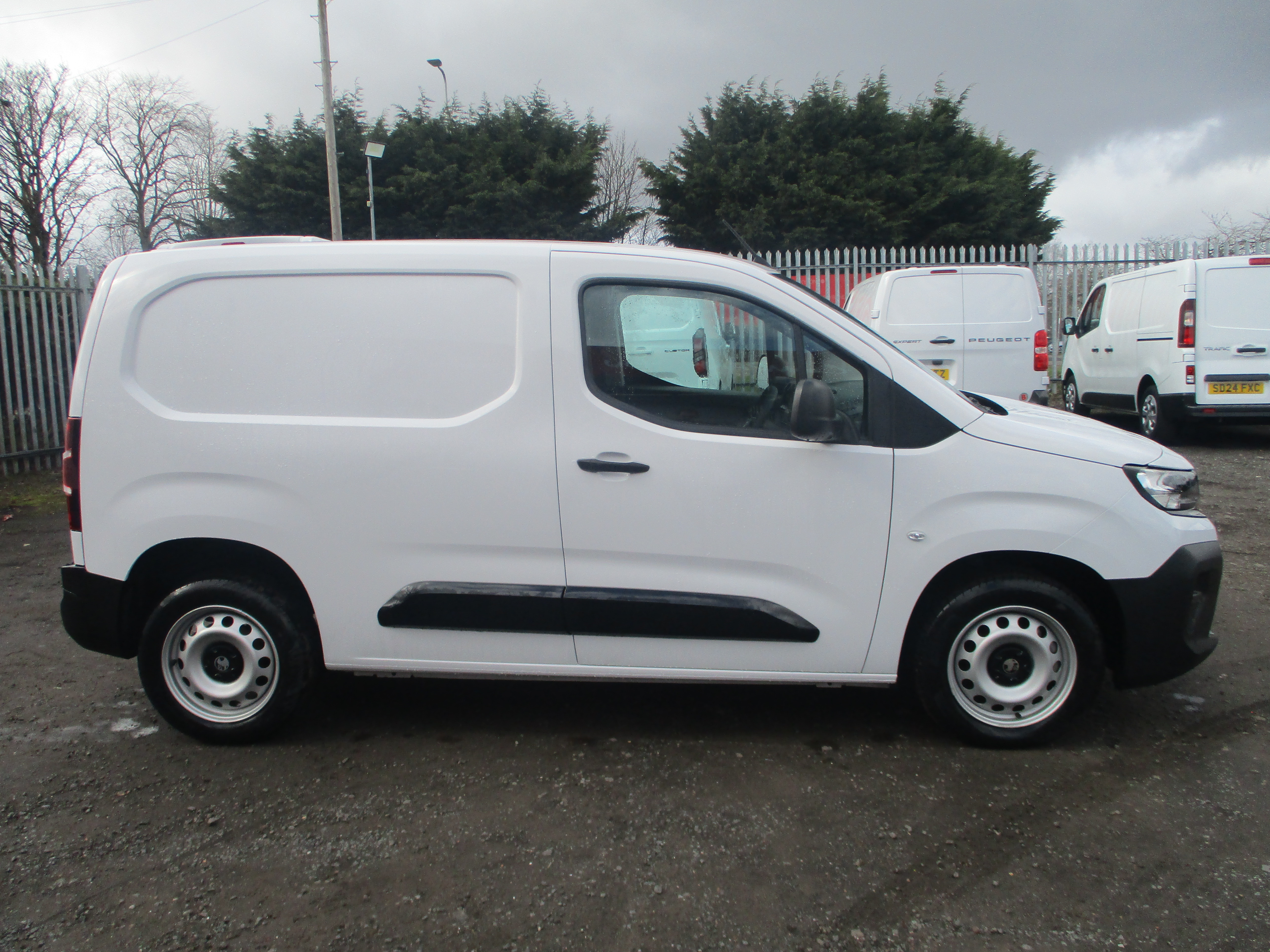 Vauxhall Combo Cargo 1.5TD 100PS Prime Van with NICE SPEC (COVERED ONLY 900 miles!)