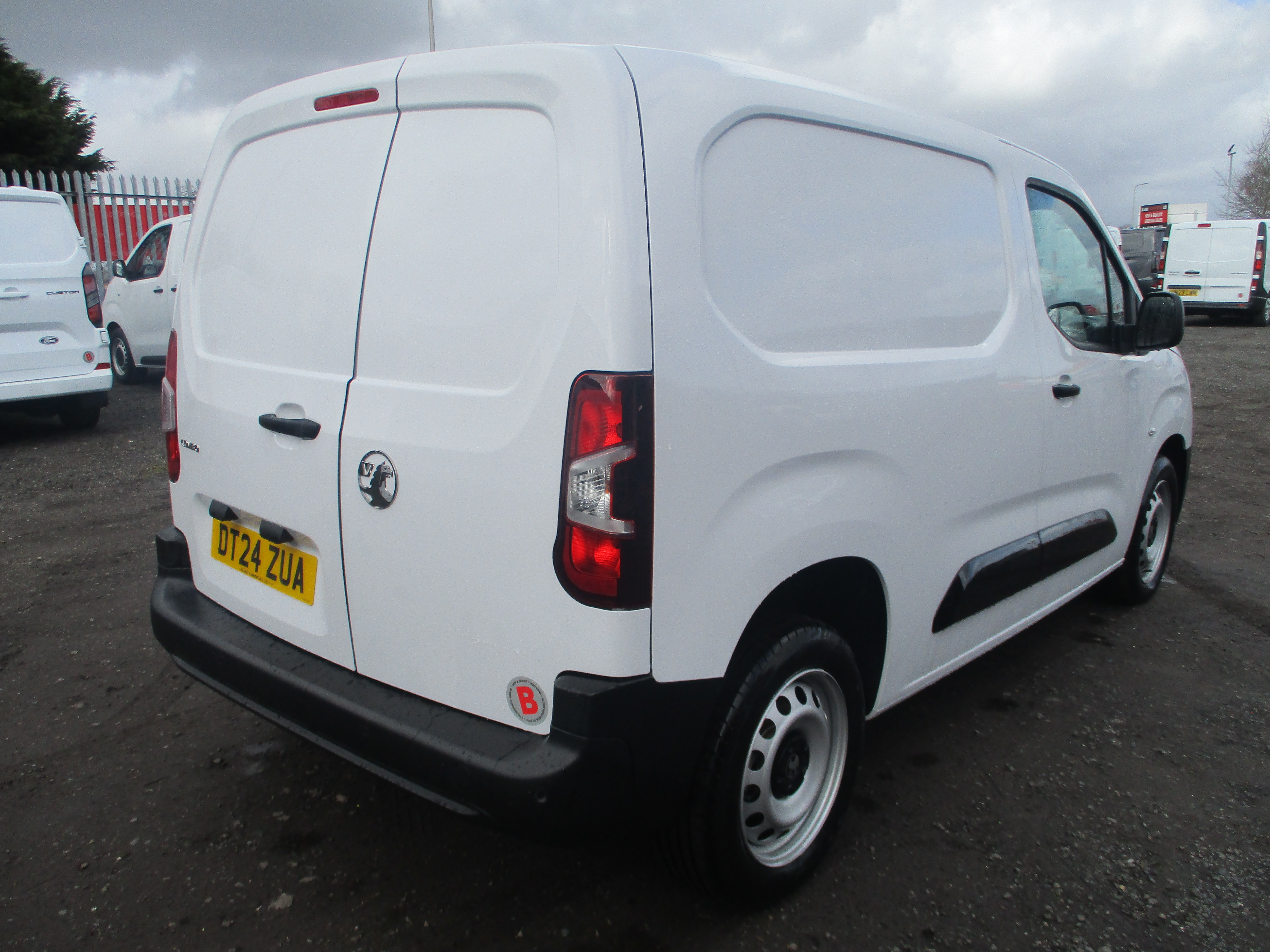 Vauxhall Combo Cargo 1.5TD 100PS Prime Van with NICE SPEC (COVERED ONLY 900 miles!)