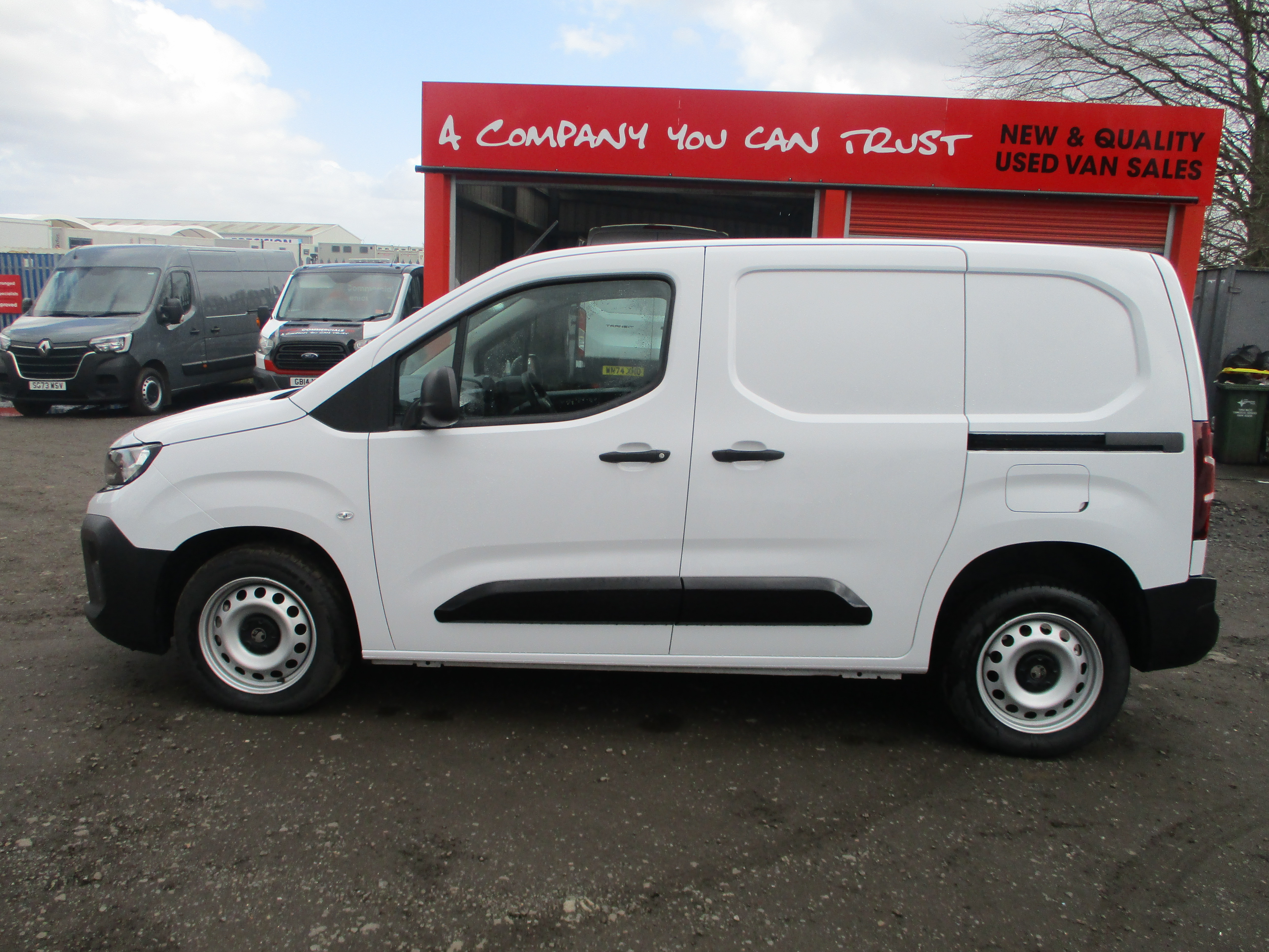 Vauxhall Combo Cargo 1.5TD 100PS Prime Van with NICE SPEC (COVERED ONLY 900 miles!)