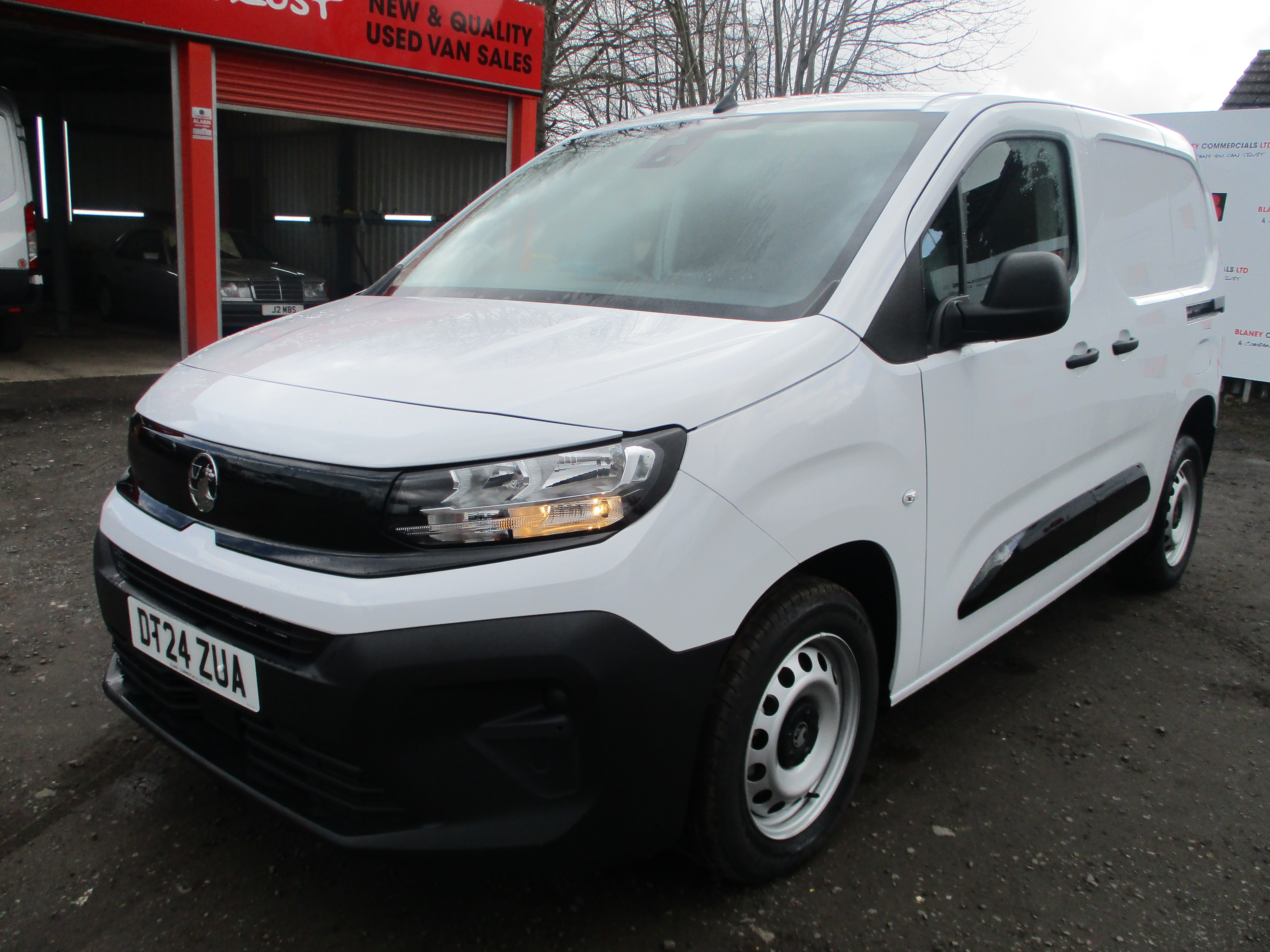 Vauxhall Combo Cargo 1.5TD 100PS Prime Van with NICE SPEC (COVERED ONLY 900 miles!)