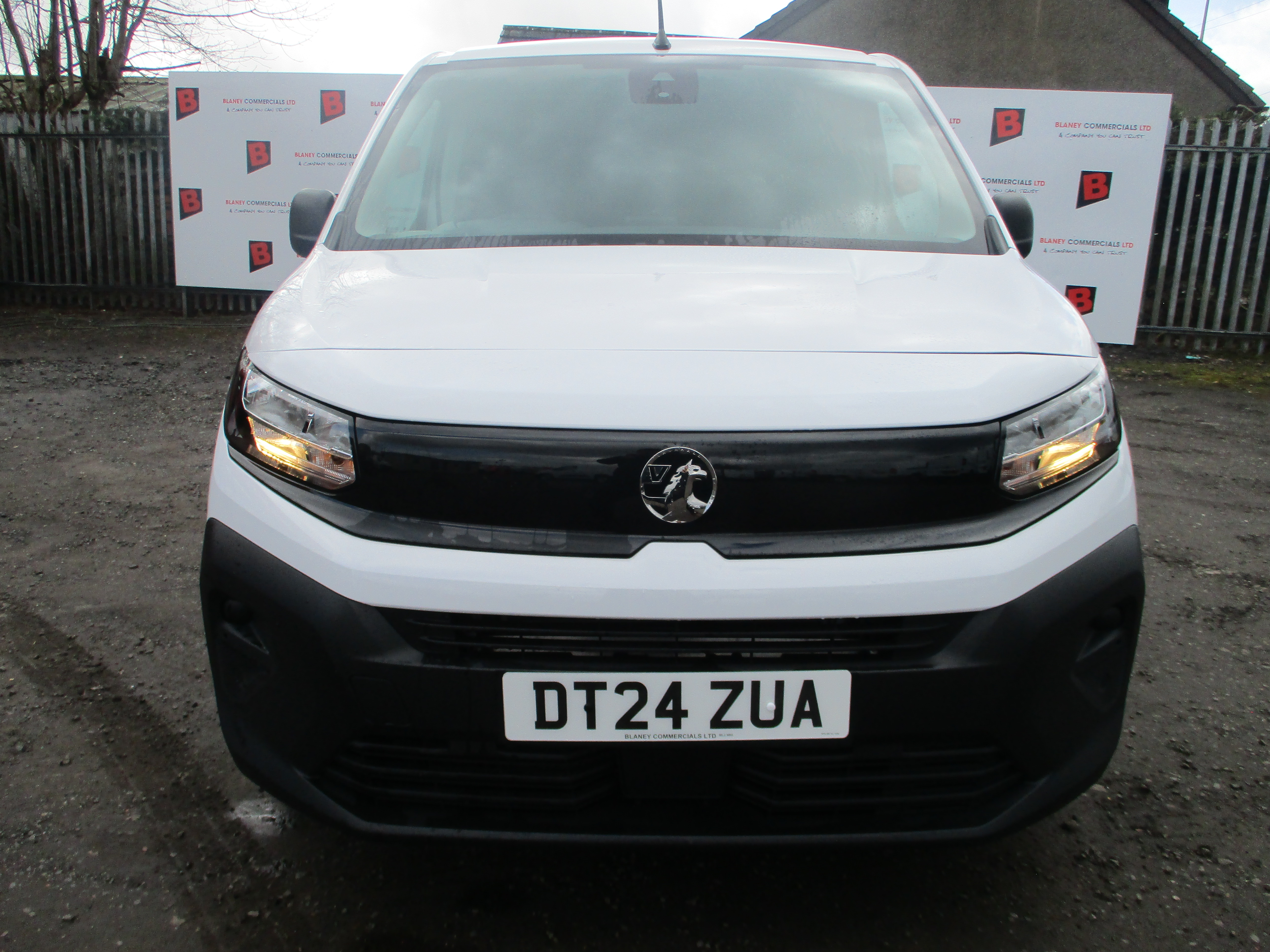 Vauxhall Combo Cargo 1.5TD 100PS Prime Van with NICE SPEC (COVERED ONLY 900 miles!)