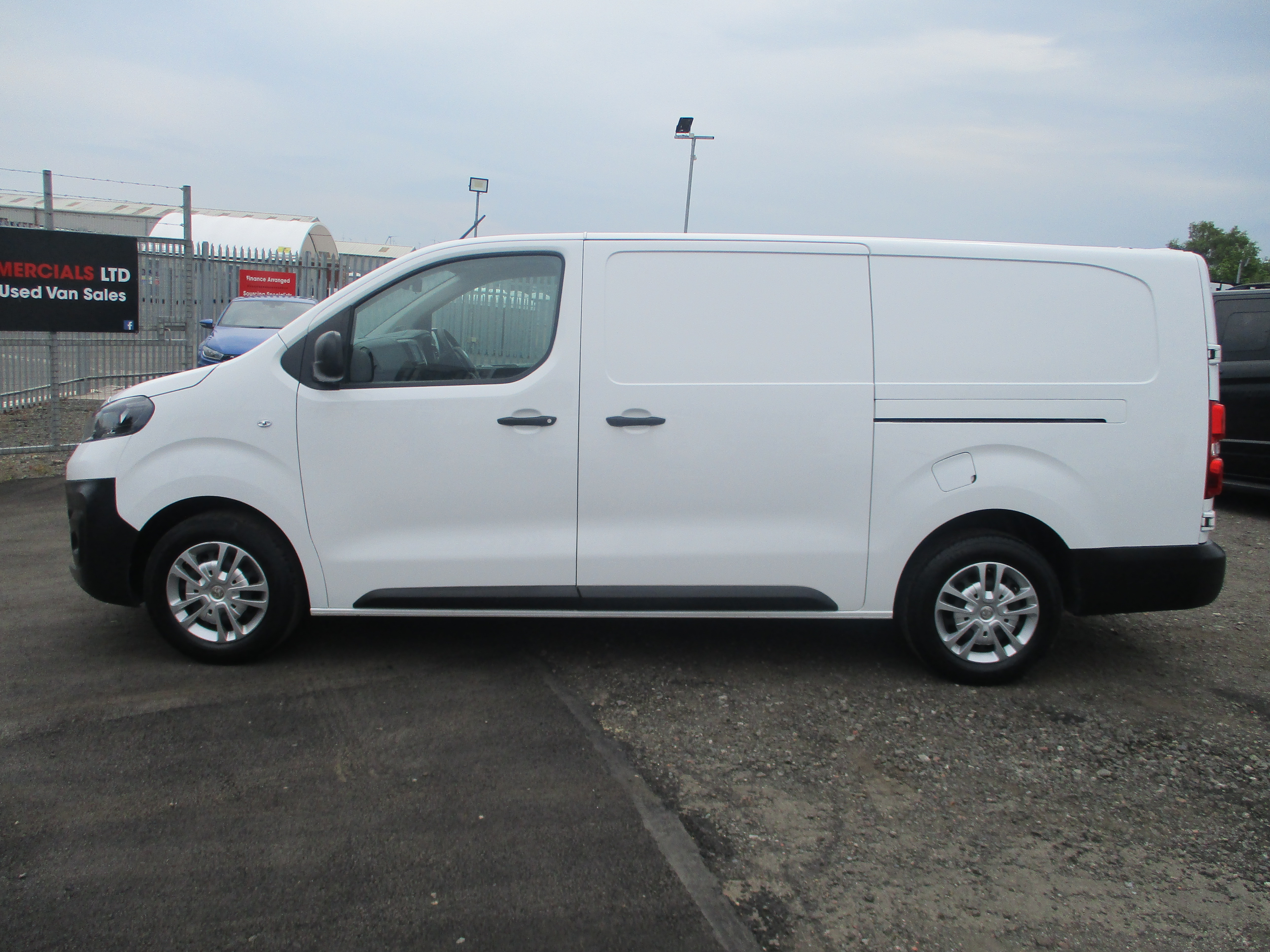 Vauxhall Vivaro ( NEW MODEL ) 2900 L2H1 LWB 1.5 Diesel 100PS Dynamic Panel Van with AIR CON ( REDUCED !! )