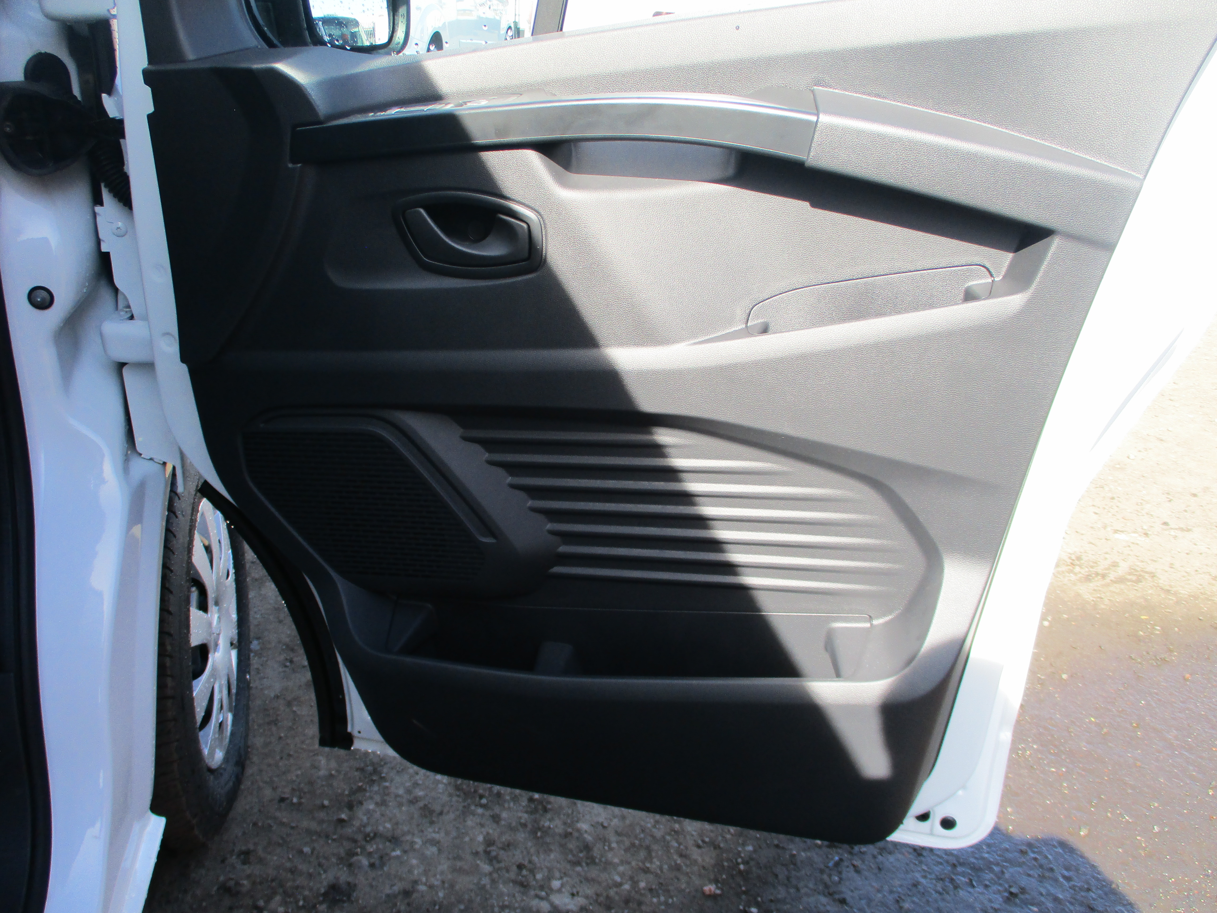 Nissan Primaster L2 2.0 dCi 130PS Acenta Van (5 YEAR WARRANTY !!)