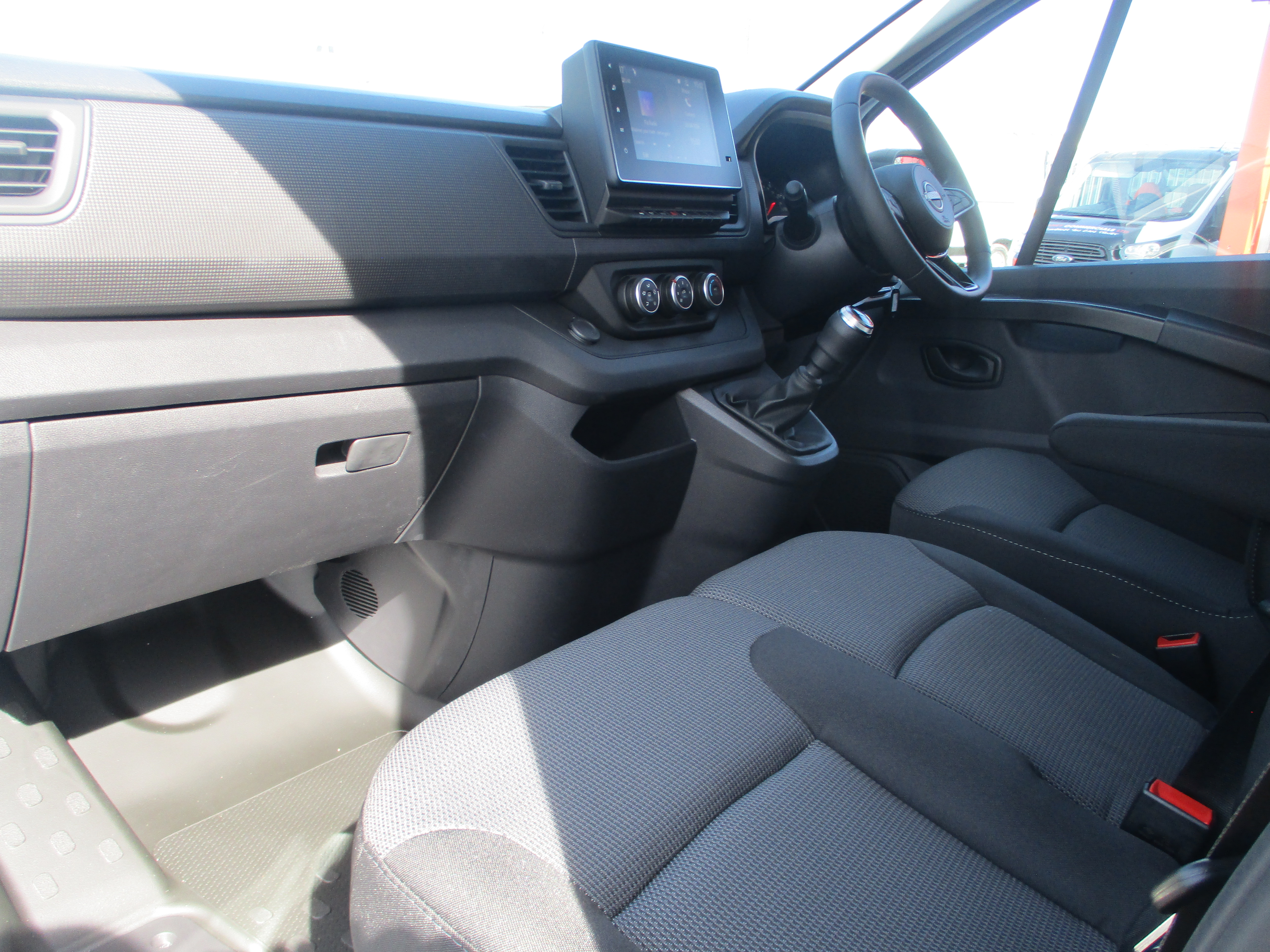 Nissan Primaster L2 2.0 dCi 130PS Acenta Van (5 YEAR WARRANTY !!)