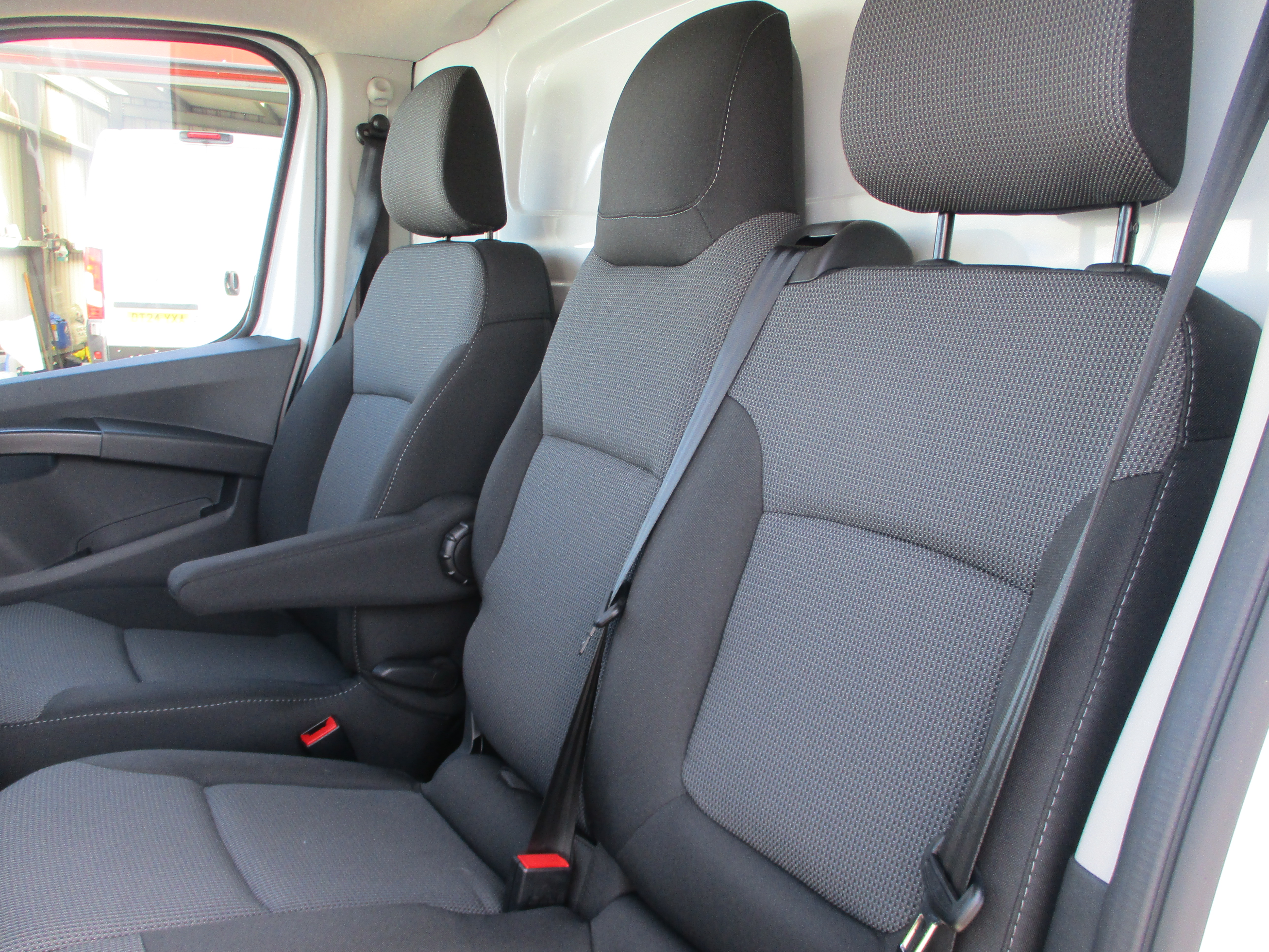 Nissan Primaster L2 2.0 dCi 130PS Acenta Van (5 YEAR WARRANTY !!)