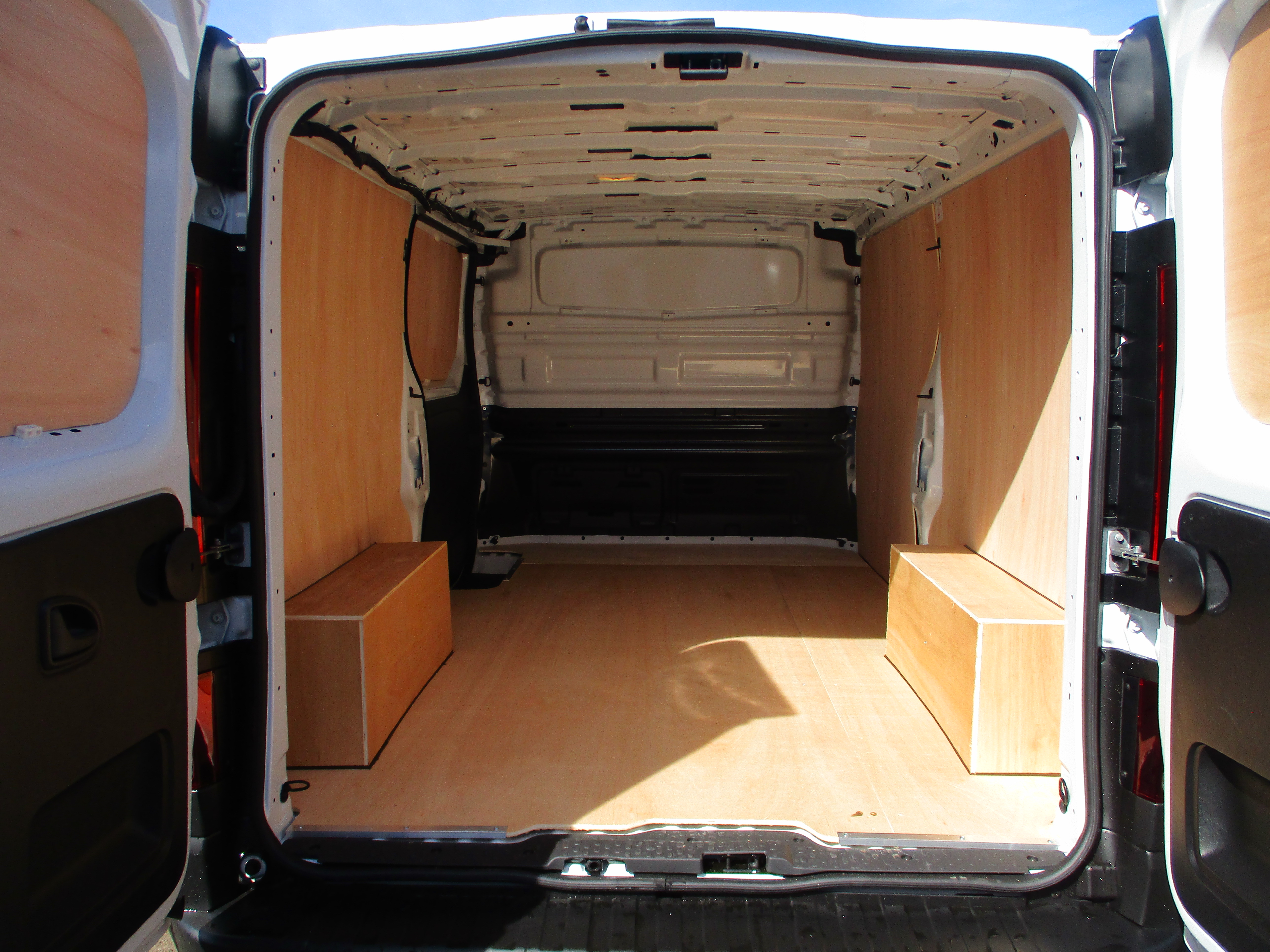 Nissan Primaster L2 2.0 dCi 130PS Acenta Van (5 YEAR WARRANTY !!)