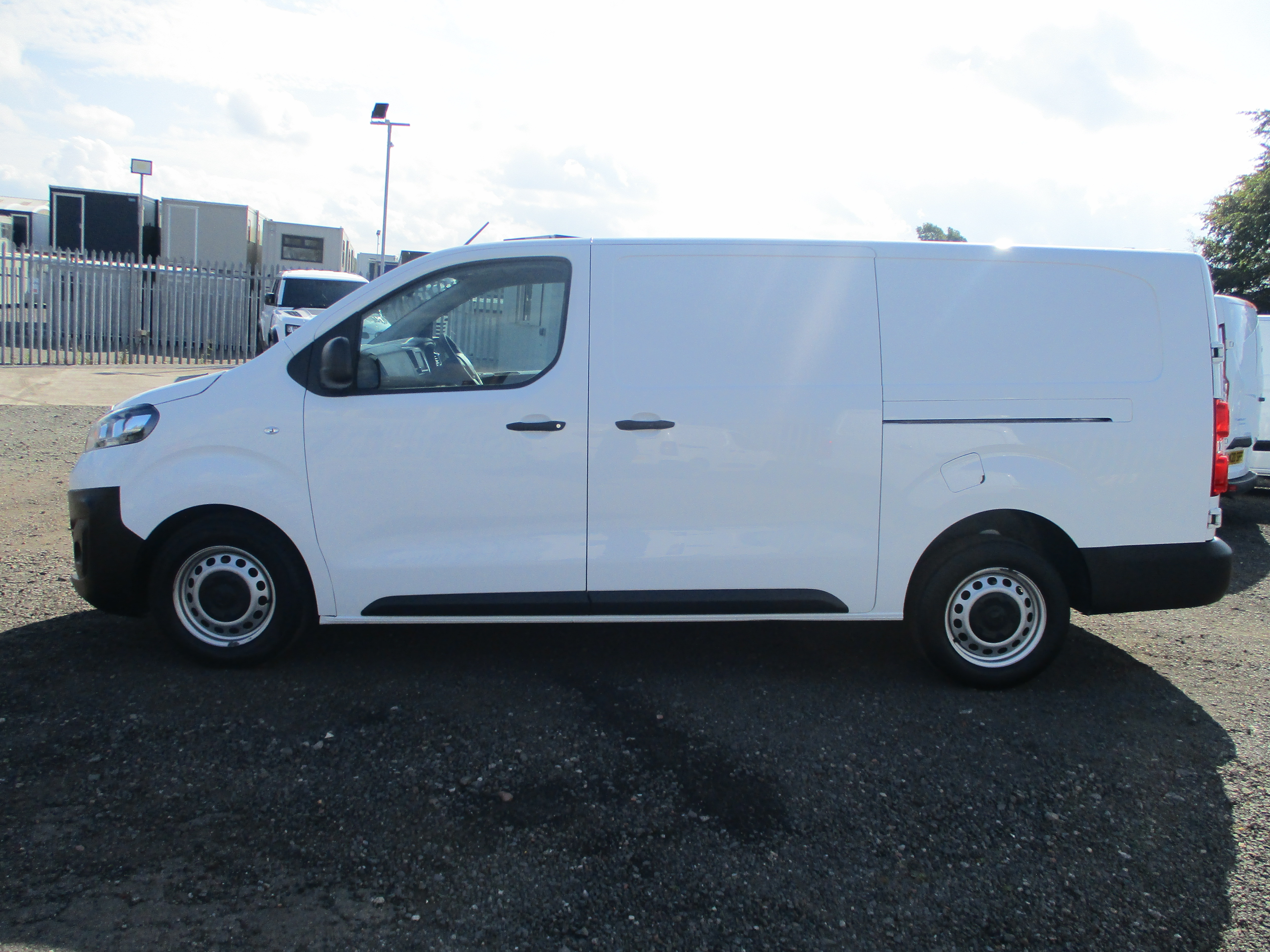 Vauxhall Vivaro ( NEW MODEL ) 2900 L2H1 LWB 1.5 Diesel 100PS Dynamic Panel Van with AIR CON
