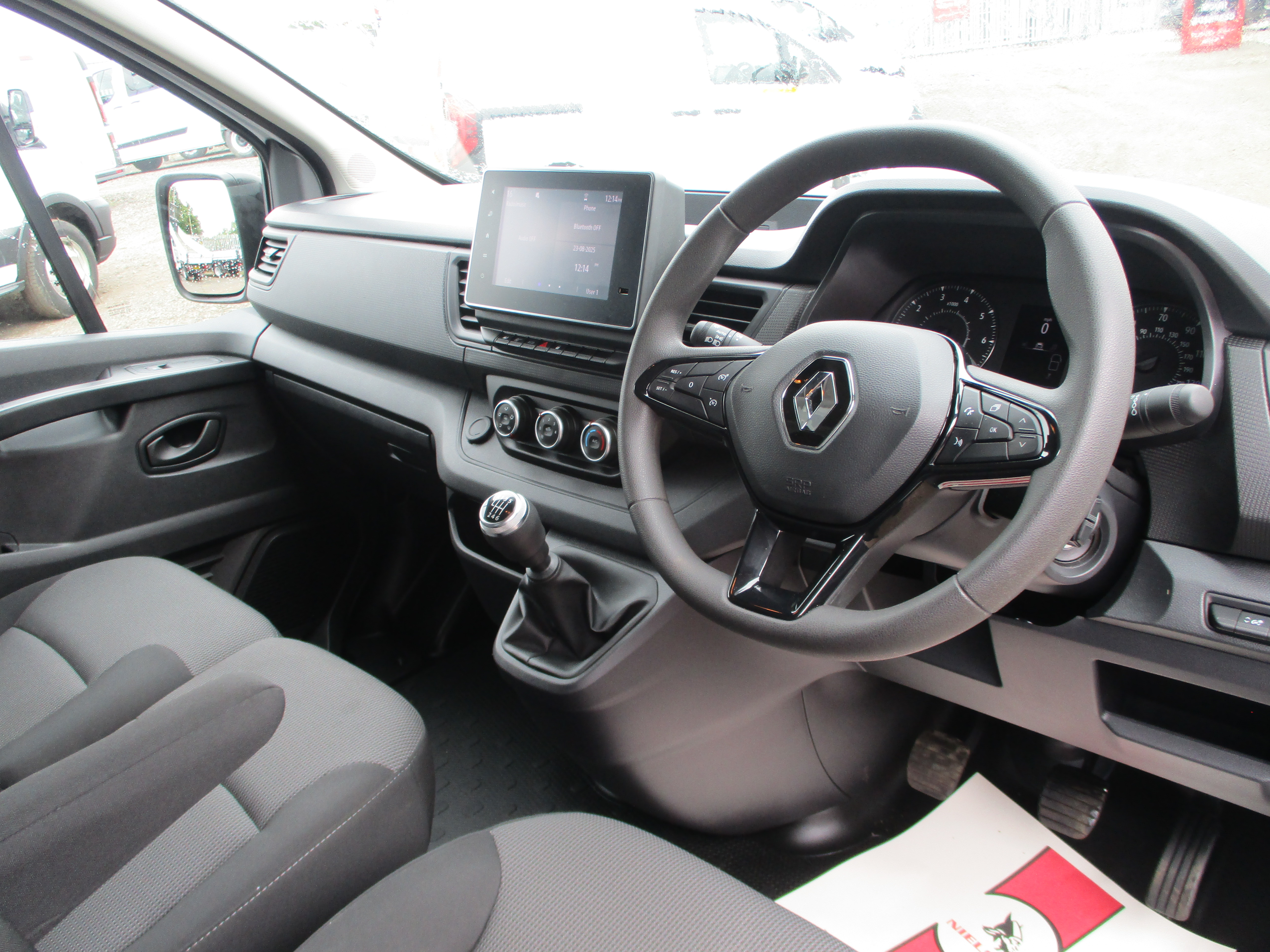 Renault Trafic LL30 BluedCi 130PS Business + Panel Van ( NICE SPEC INCLUDING AIR CON)