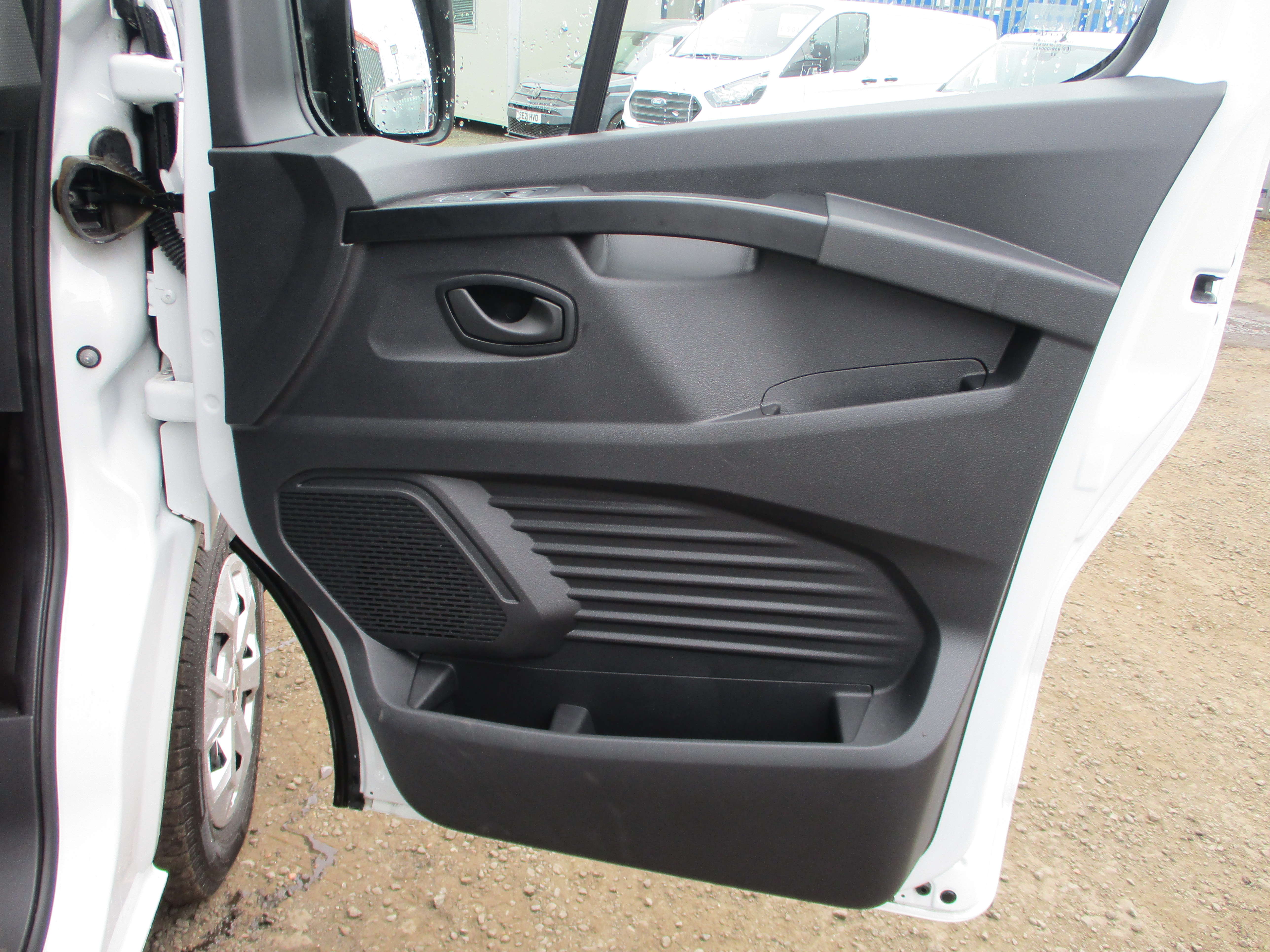 Renault Trafic LL30 BluedCi 130PS Business + Panel Van ( NICE SPEC INCLUDING AIR CON)
