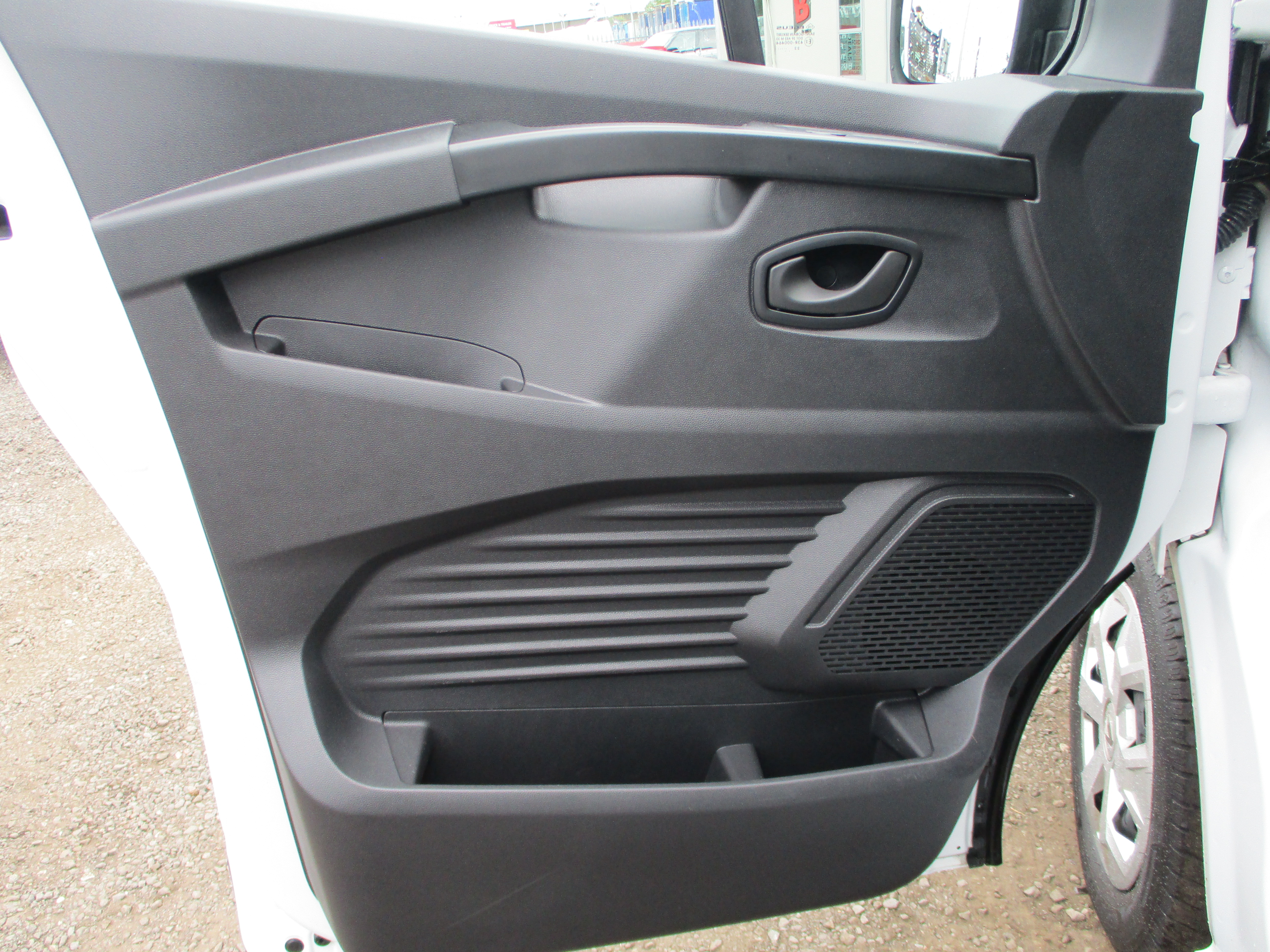 Renault Trafic LL30 BluedCi 130PS Business + Panel Van ( NICE SPEC INCLUDING AIR CON)
