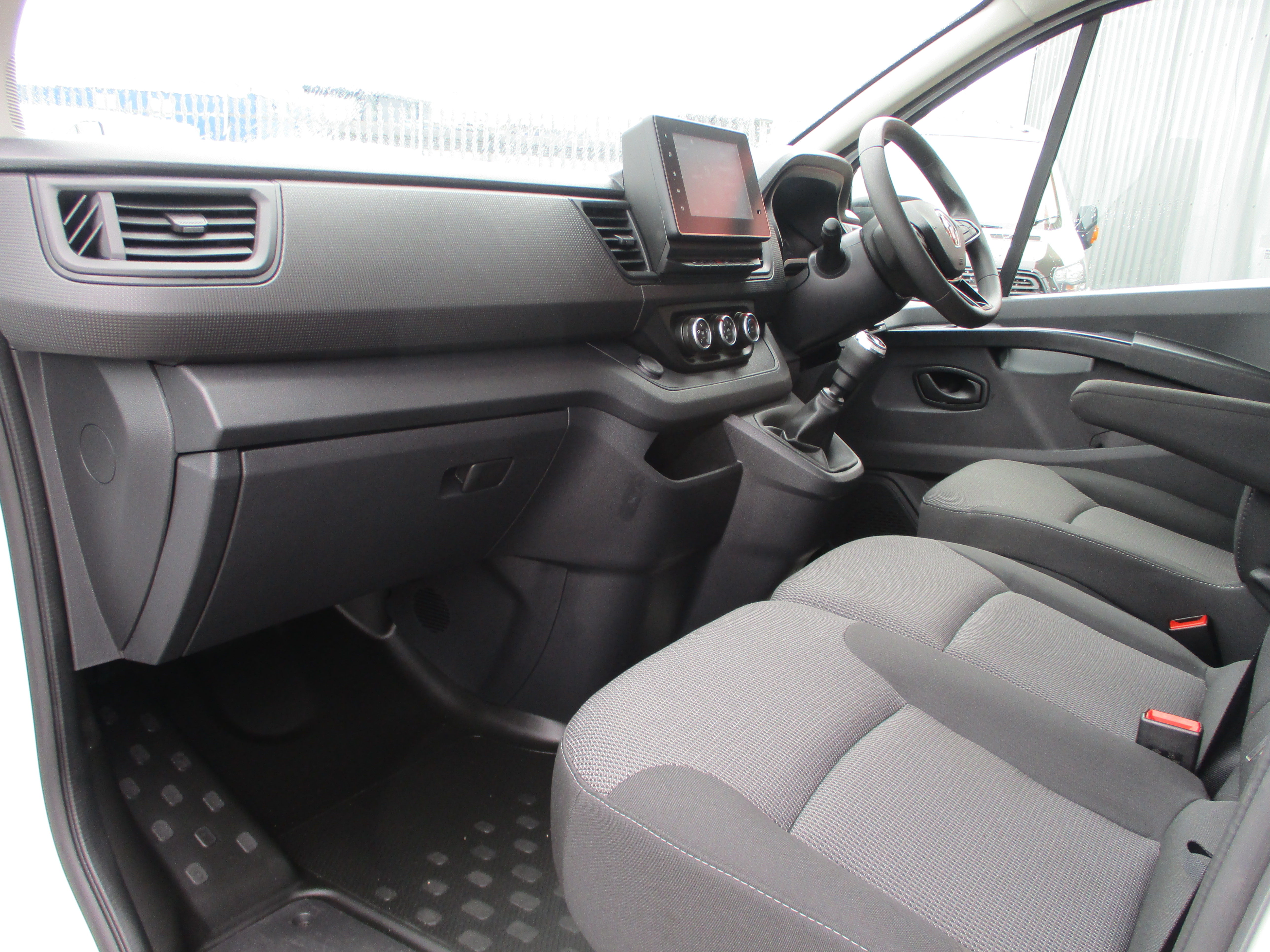 Renault Trafic LL30 BluedCi 130PS Business + Panel Van ( NICE SPEC INCLUDING AIR CON)