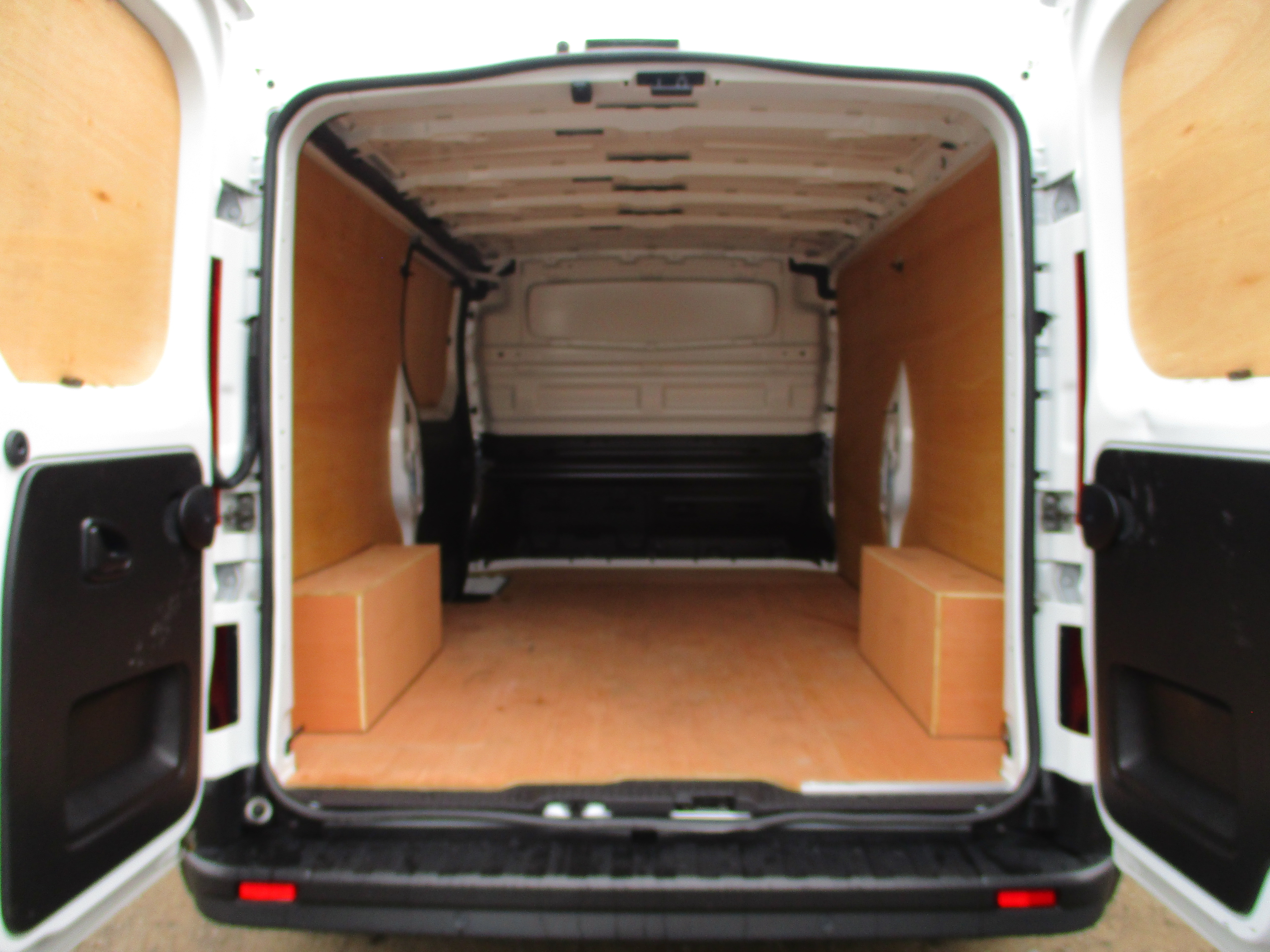 Renault Trafic LL30 BluedCi 130PS Business + Panel Van ( NICE SPEC INCLUDING AIR CON)
