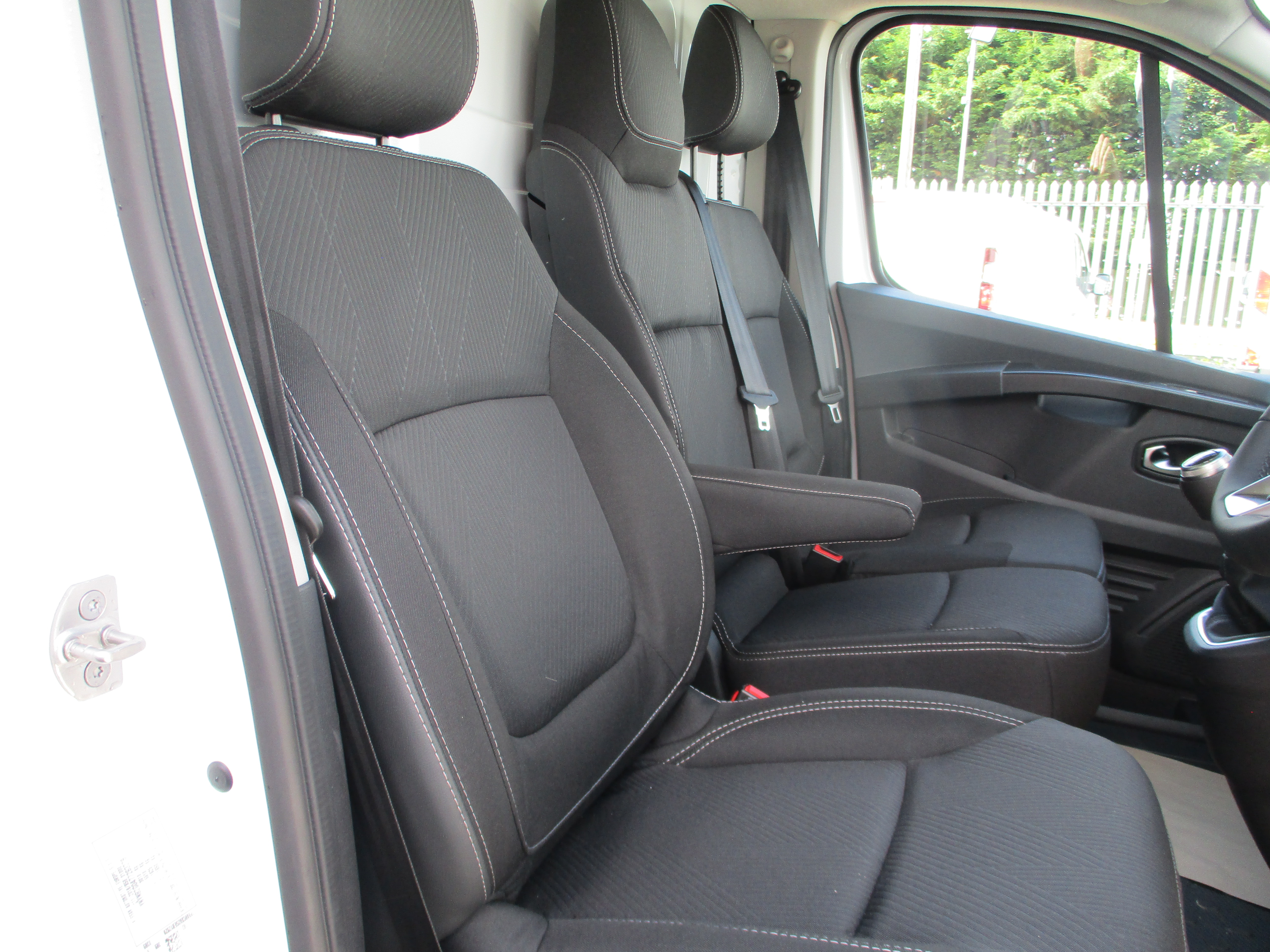 Nissan Primaster 30 L1H1 2.0 dCi 130PS Tekna Van (5 Years Nissan Warranty)