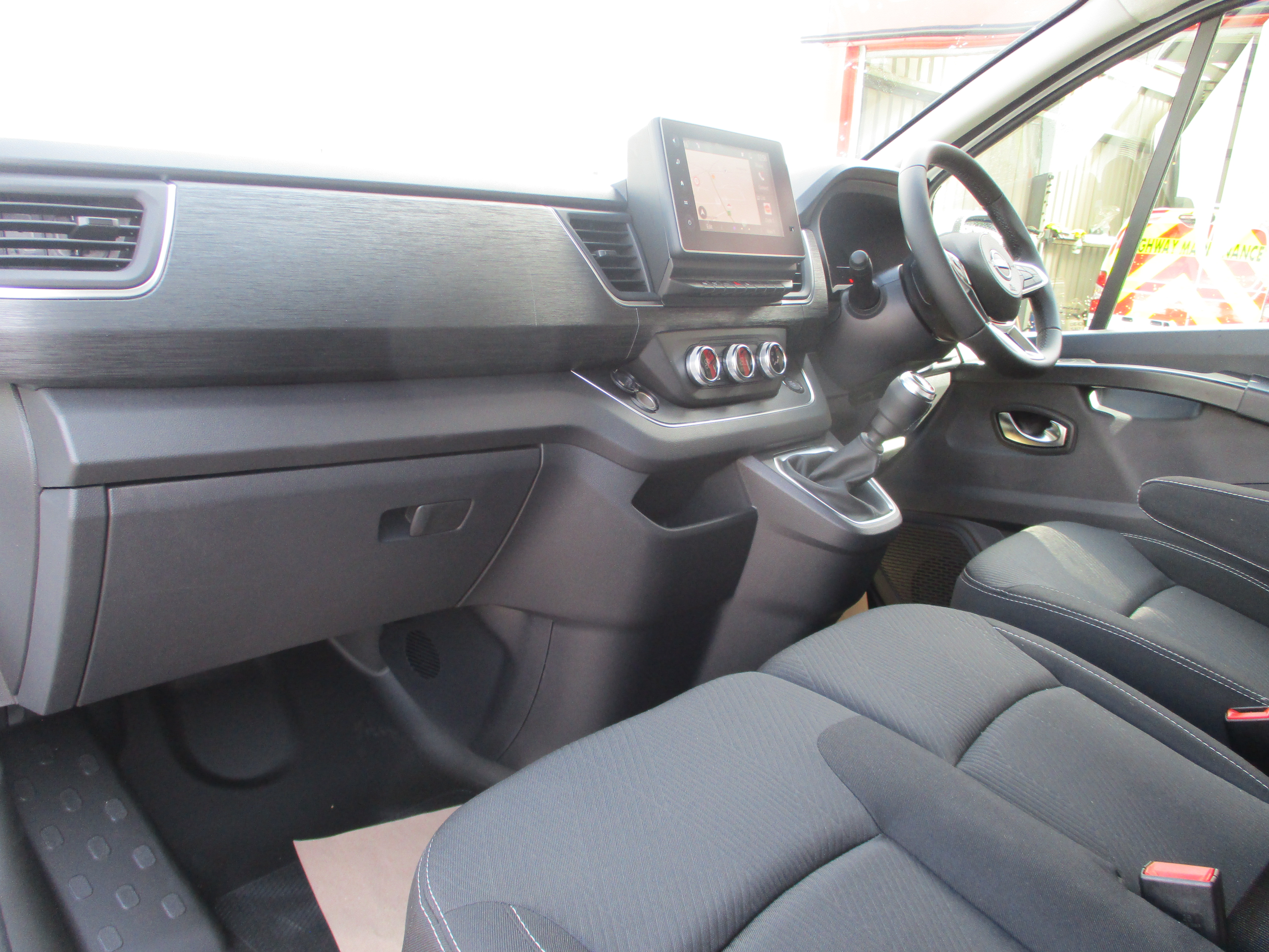 Nissan Primaster 30 L1H1 2.0 dCi 130PS Tekna Van (5 Years Nissan Warranty)