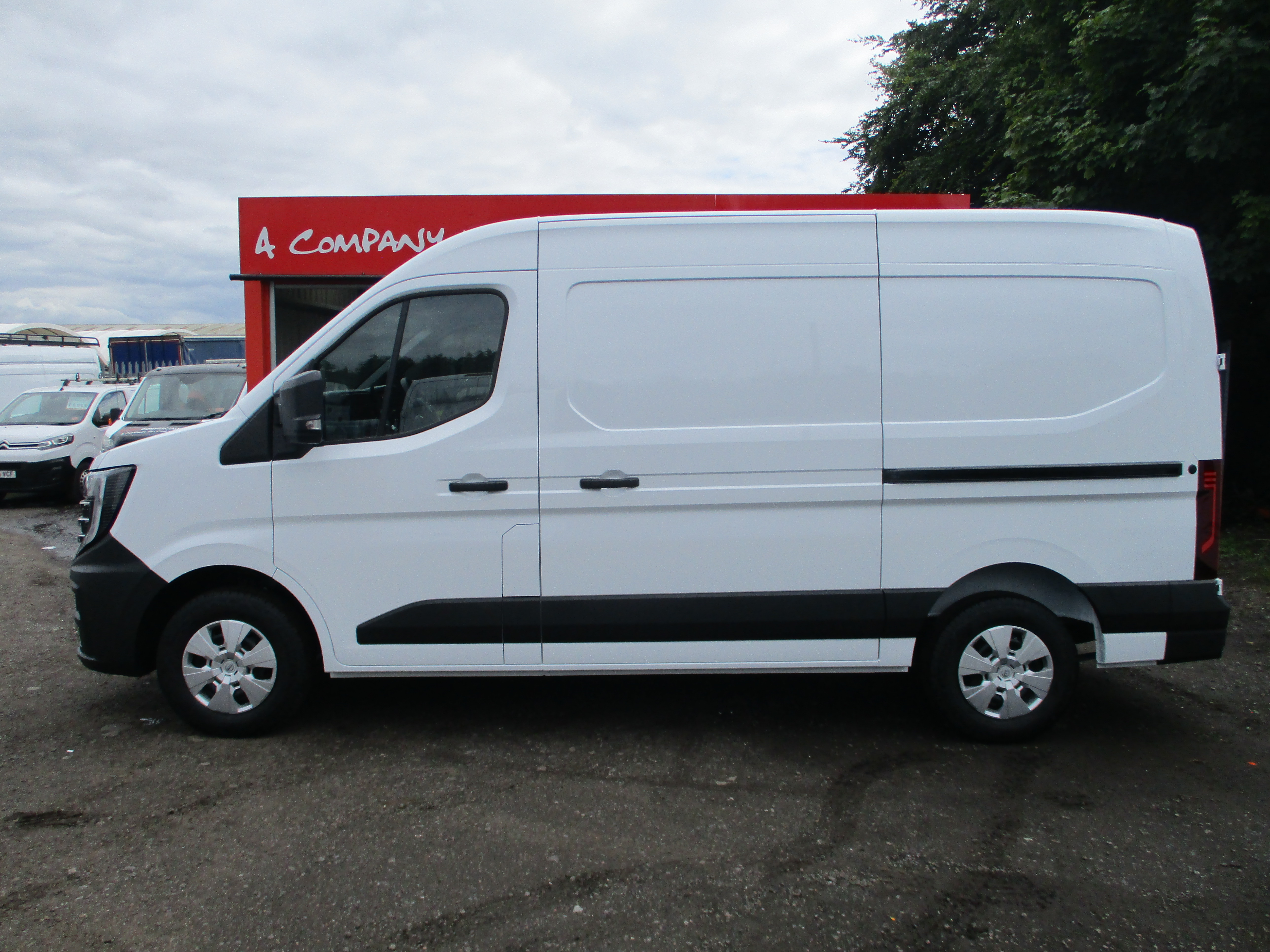 Nissan Interstar L2H2 MWB 130PS Acenta Panel Van (5 Year Warranty)