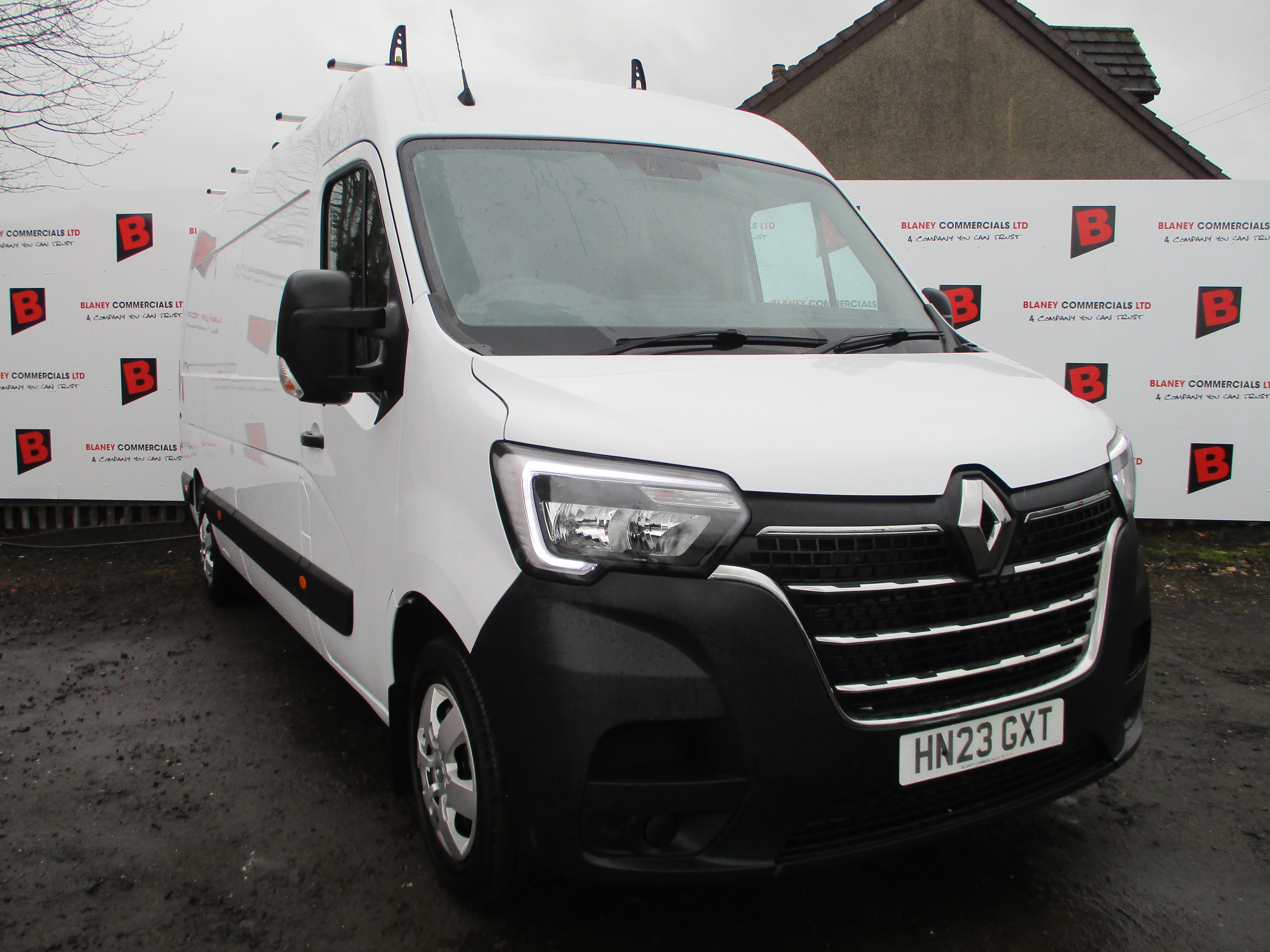 Renault Master LM35 dci 135PS Business + Panel Van with 4 Bar Roof Rack, Roller &amp; Rear Ladder
