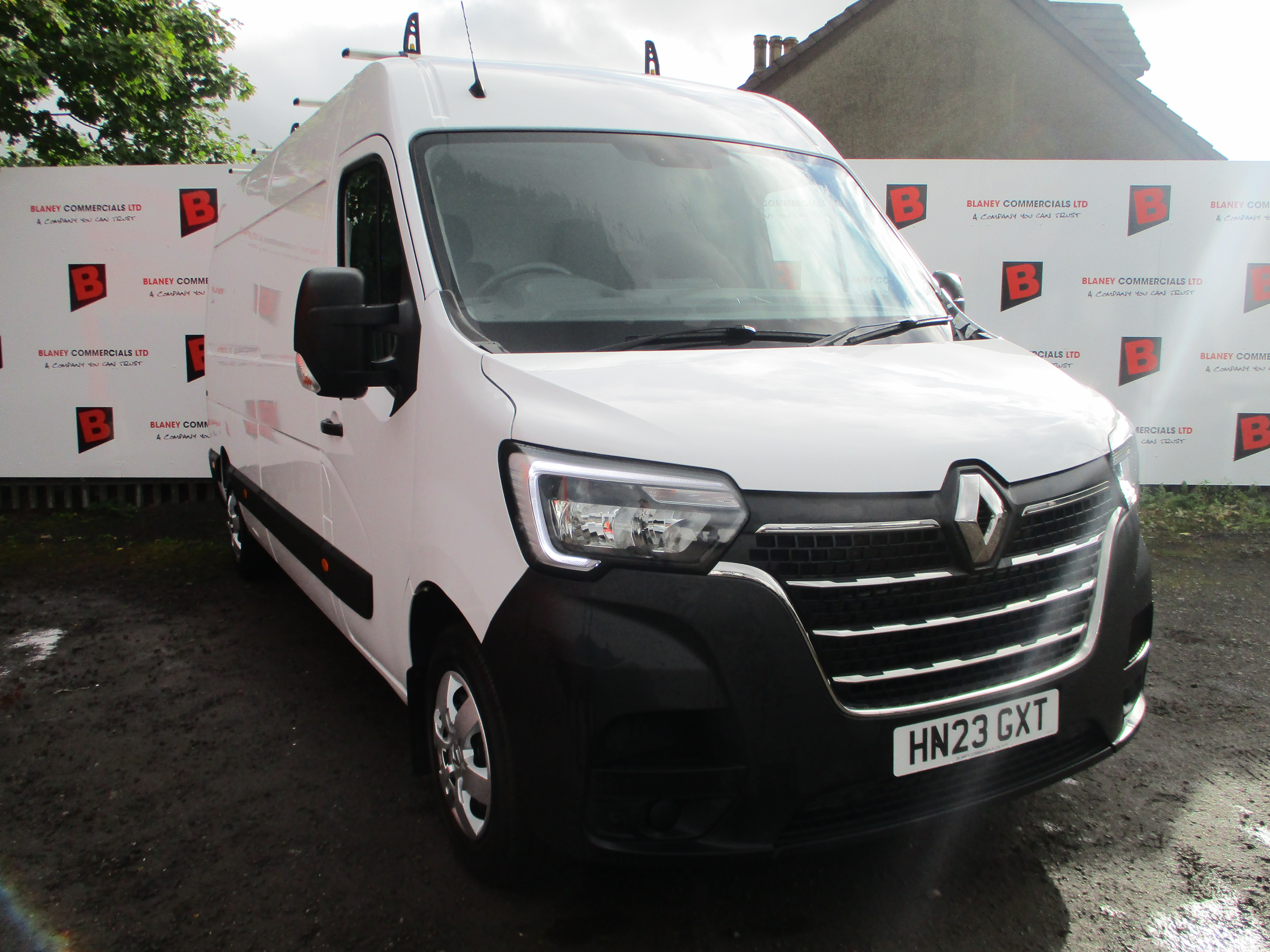 Renault Master LM35 dci 135PS Business + Panel Van with 4 Bar Roof Rack, Roller &amp; Rear Ladder