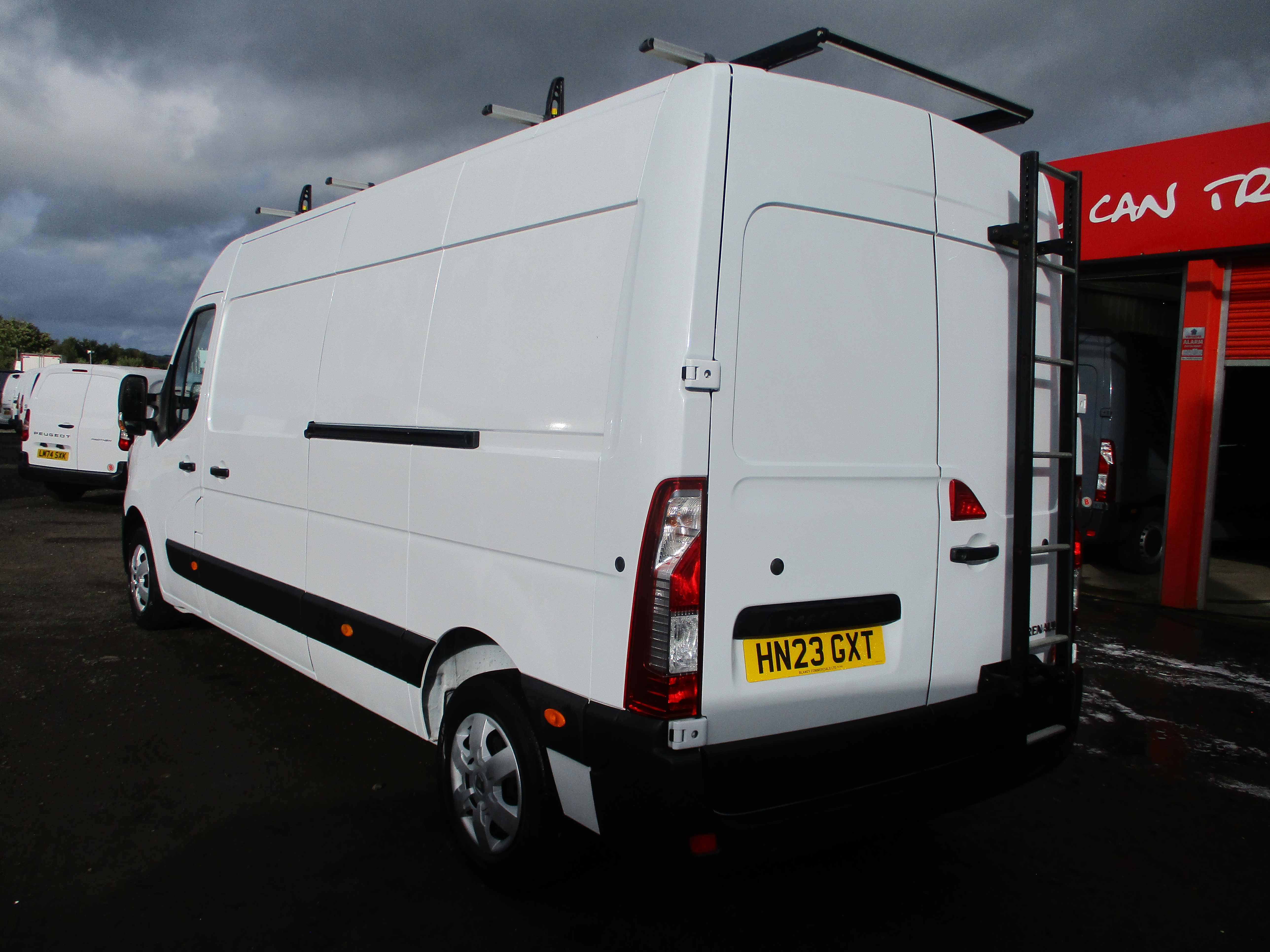 Renault Master LM35 dci 135PS Business + Panel Van with 4 Bar Roof Rack, Roller & Rear Ladder