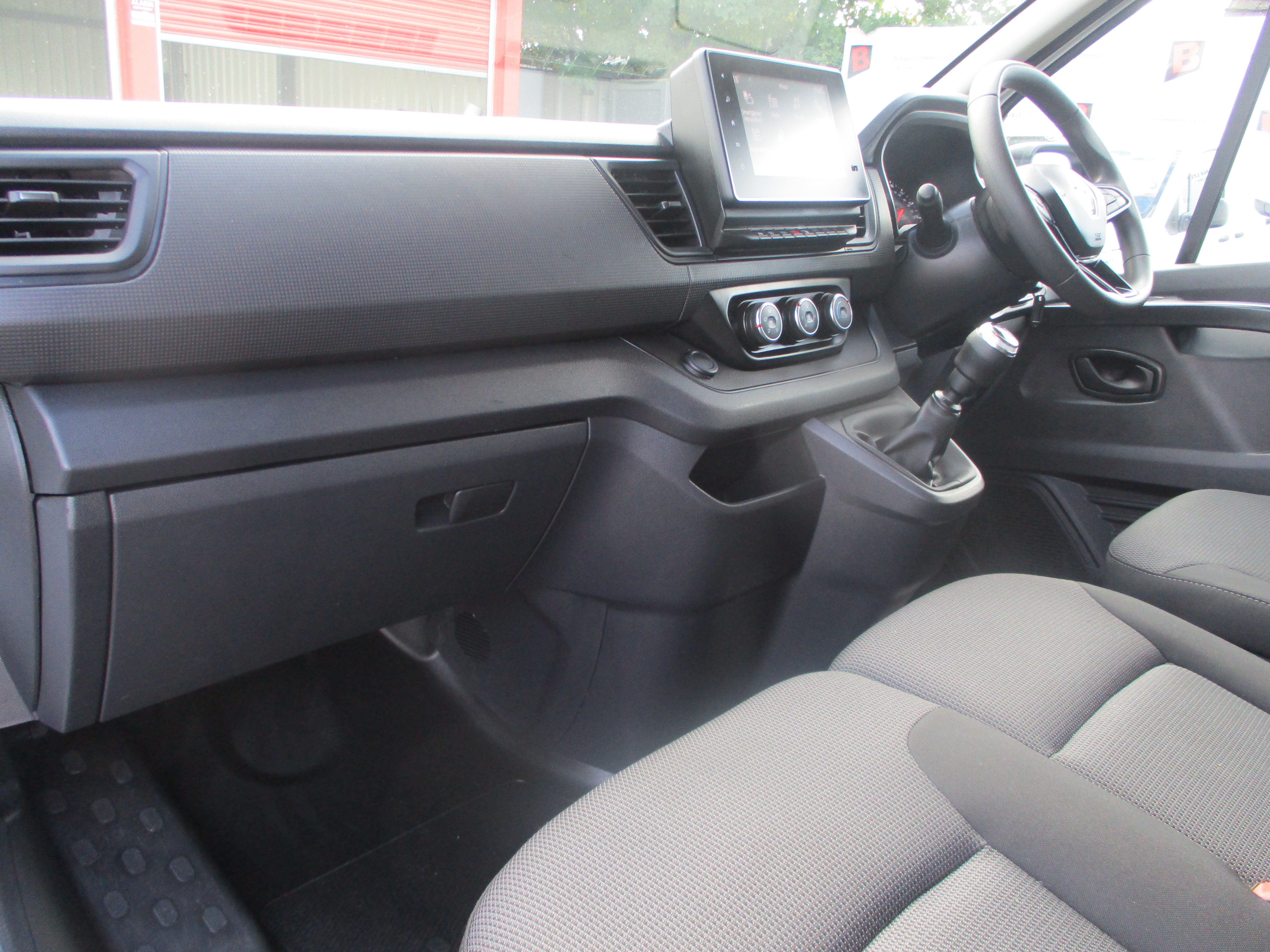 Renault Trafic LL30 BluedCi 130PS Advance Panel Van (RENAULT WARRANTY TO 2027)