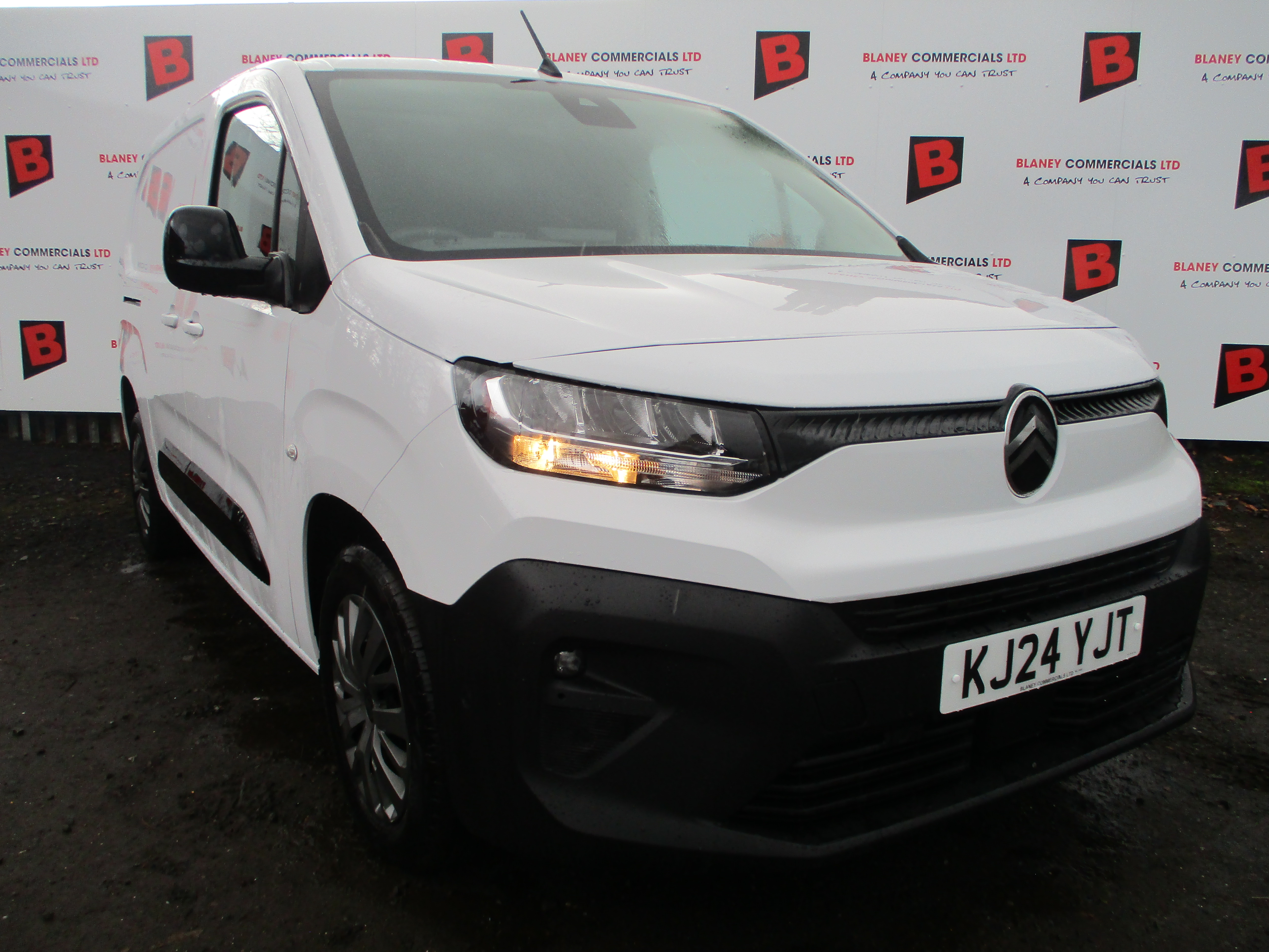 Citroen Berlingo XL ( LWB ) 1.5 Blue HDi 100PS Driver Van (NICE SPEC INCLUDING AIR CON)