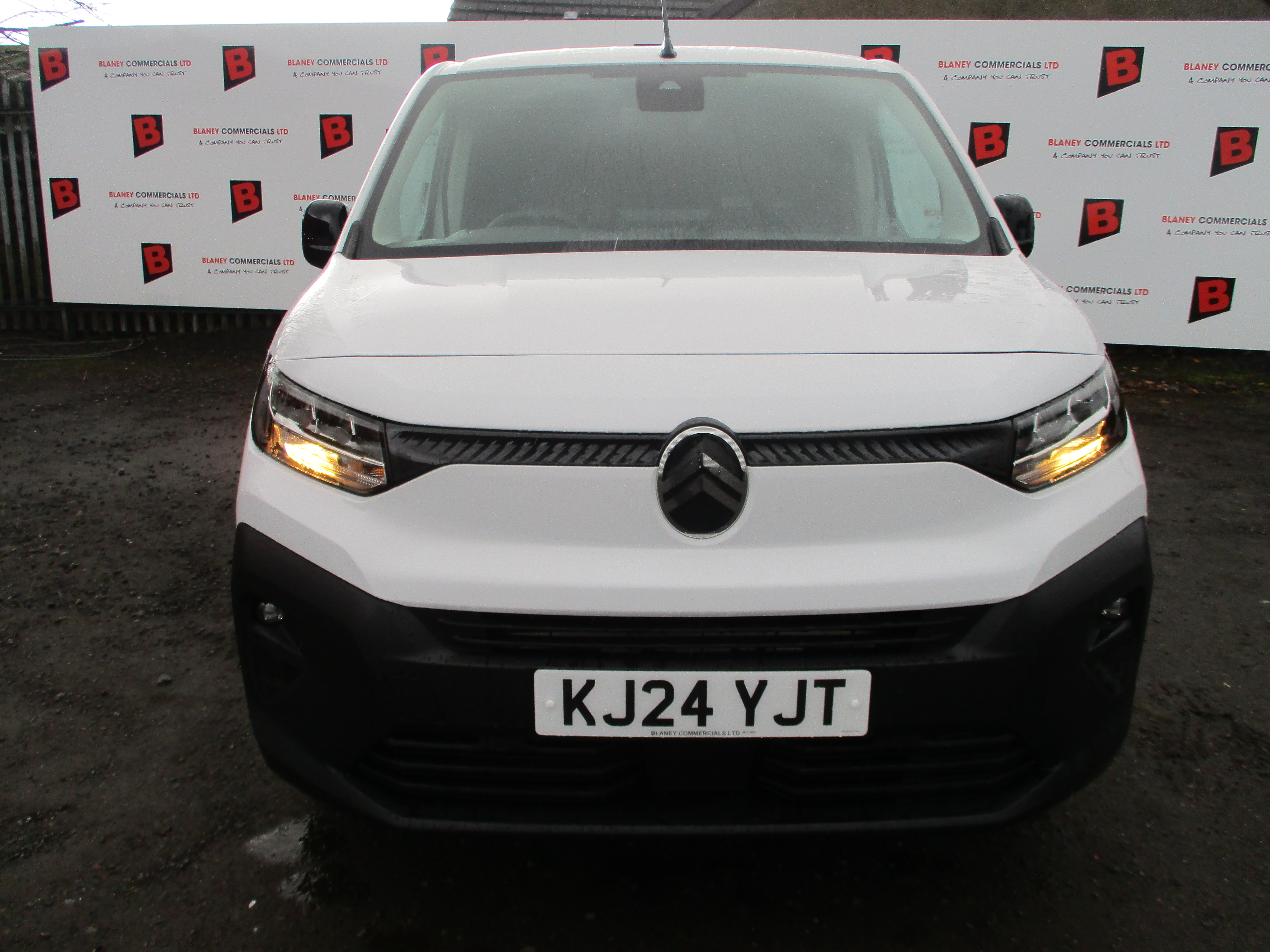 Citroen Berlingo XL ( LWB ) 1.5 Blue HDi 100PS Driver Van (NICE SPEC INCLUDING AIR CON)