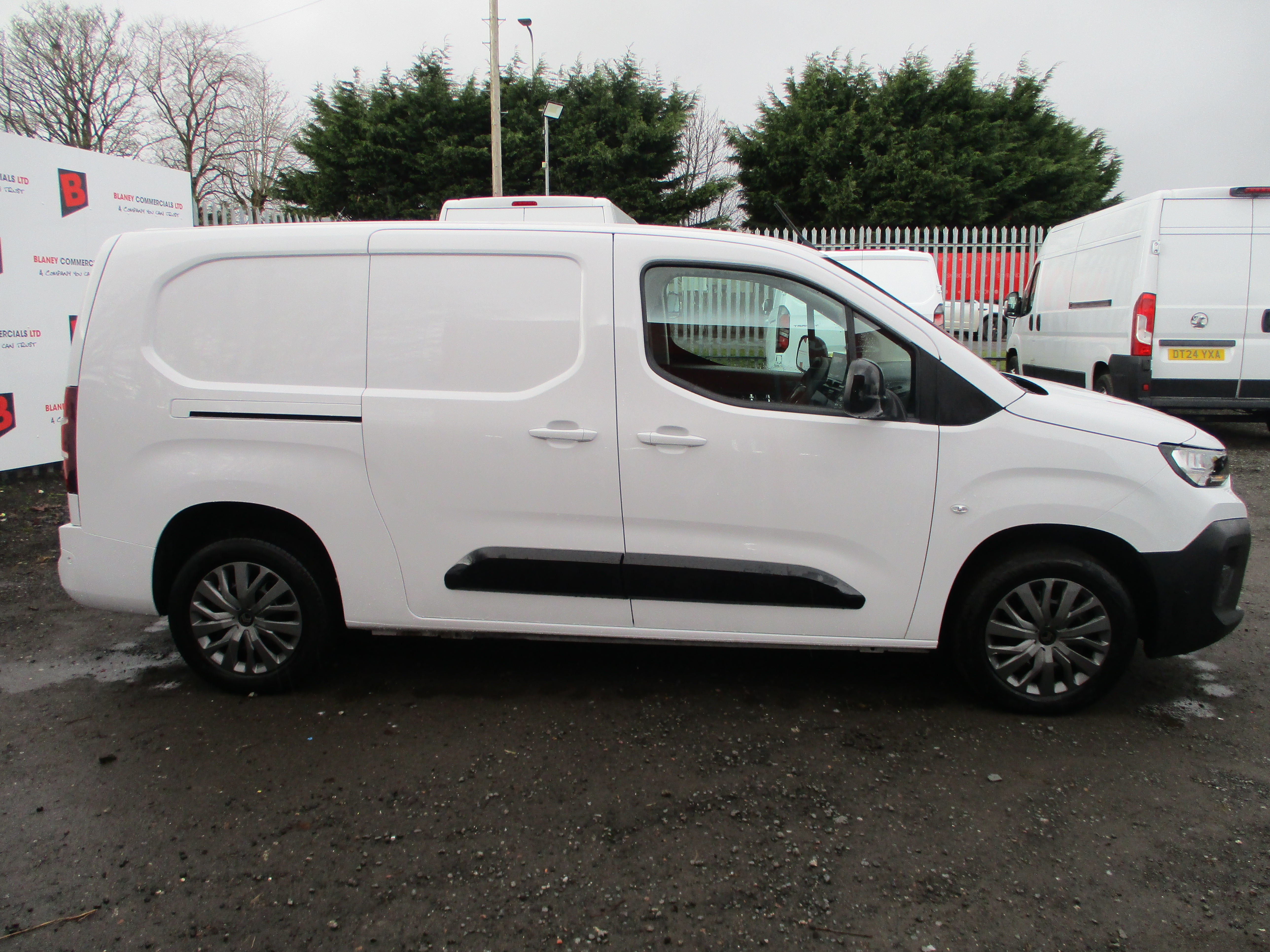 Citroen Berlingo XL ( LWB ) 1.5 Blue HDi 100PS Driver Van (NICE SPEC INCLUDING AIR CON)