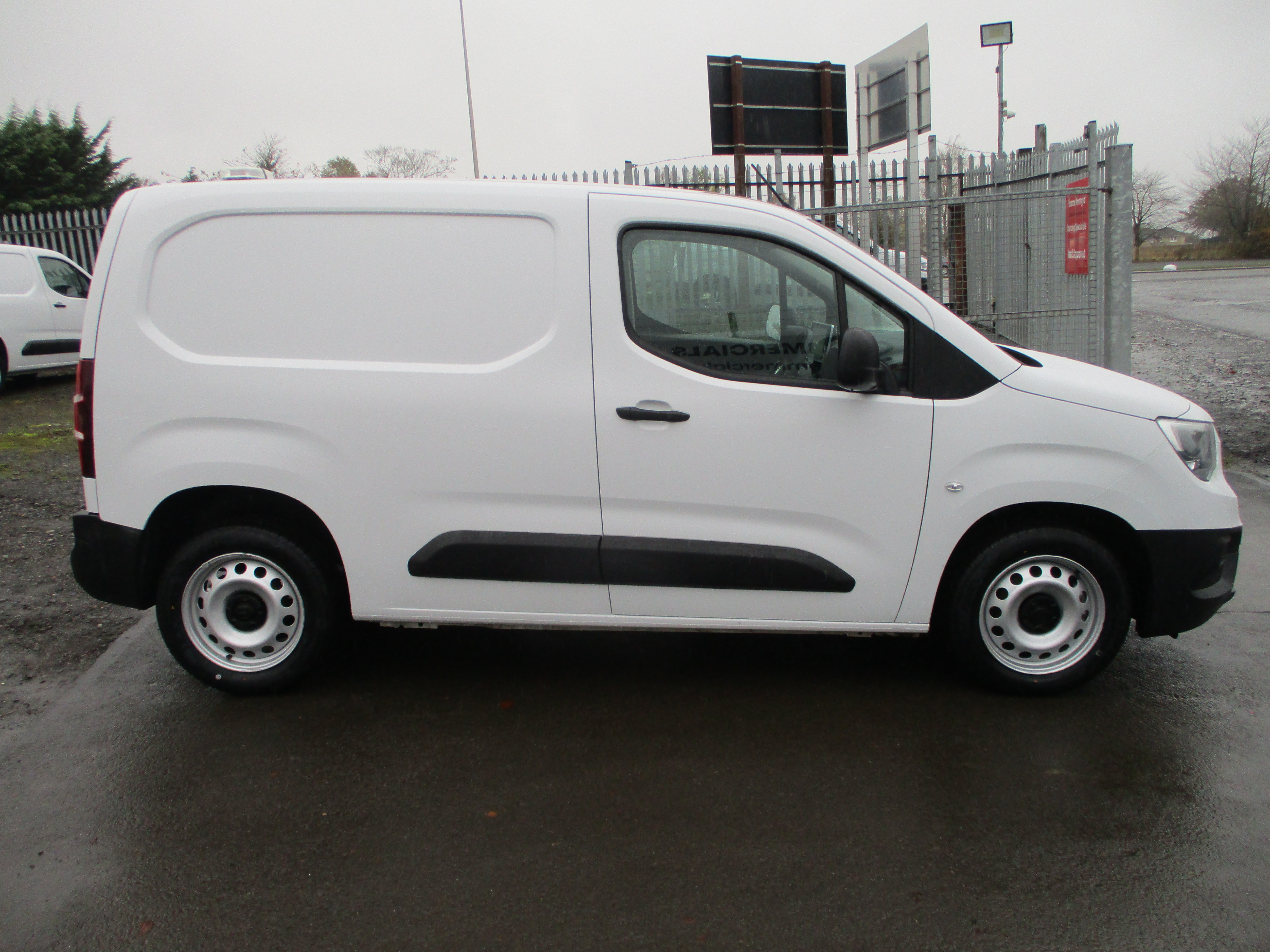 Vauxhall Combo 2300 L1 1.5TD 100PS Prime Panel Van (NICE SPEC)