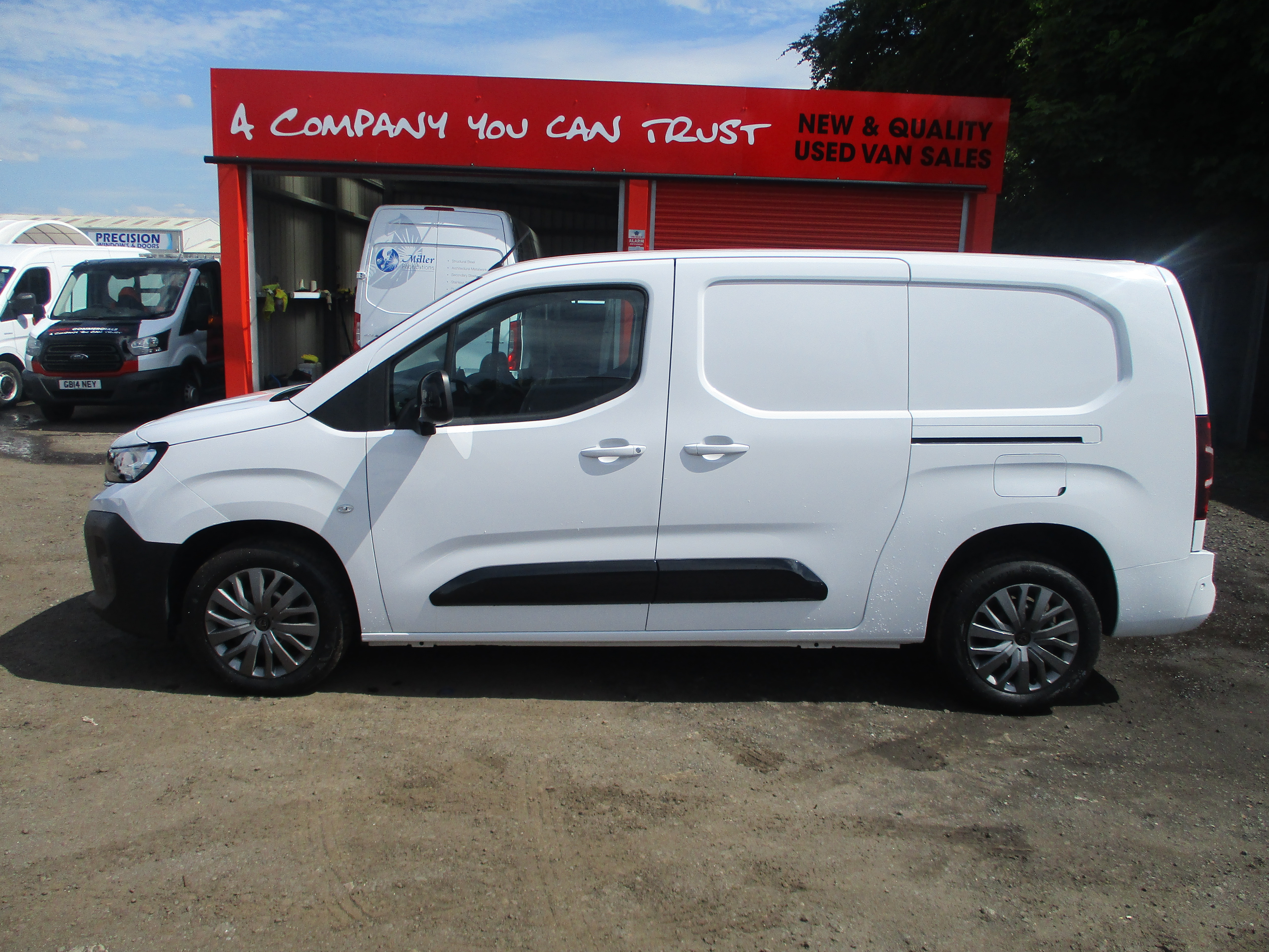 Peugeot Partner L2 (LWB) 1.5 BlueHDi 100PS Asphalt (ONLY 11,300 MILES FROM NEW)