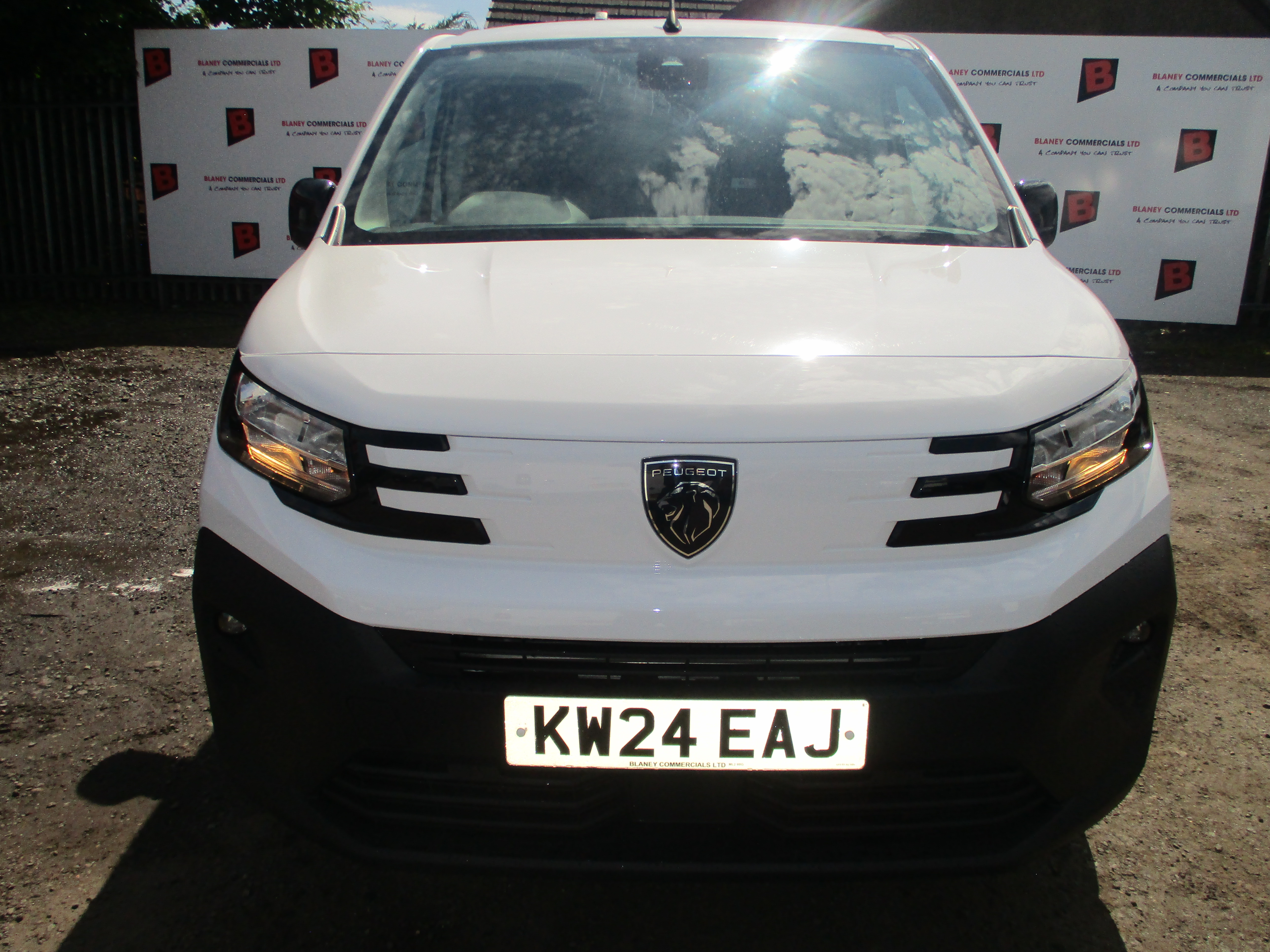 Peugeot Partner L2 (LWB) 1.5 BlueHDi 100PS Asphalt (ONLY 11,300 MILES FROM NEW)