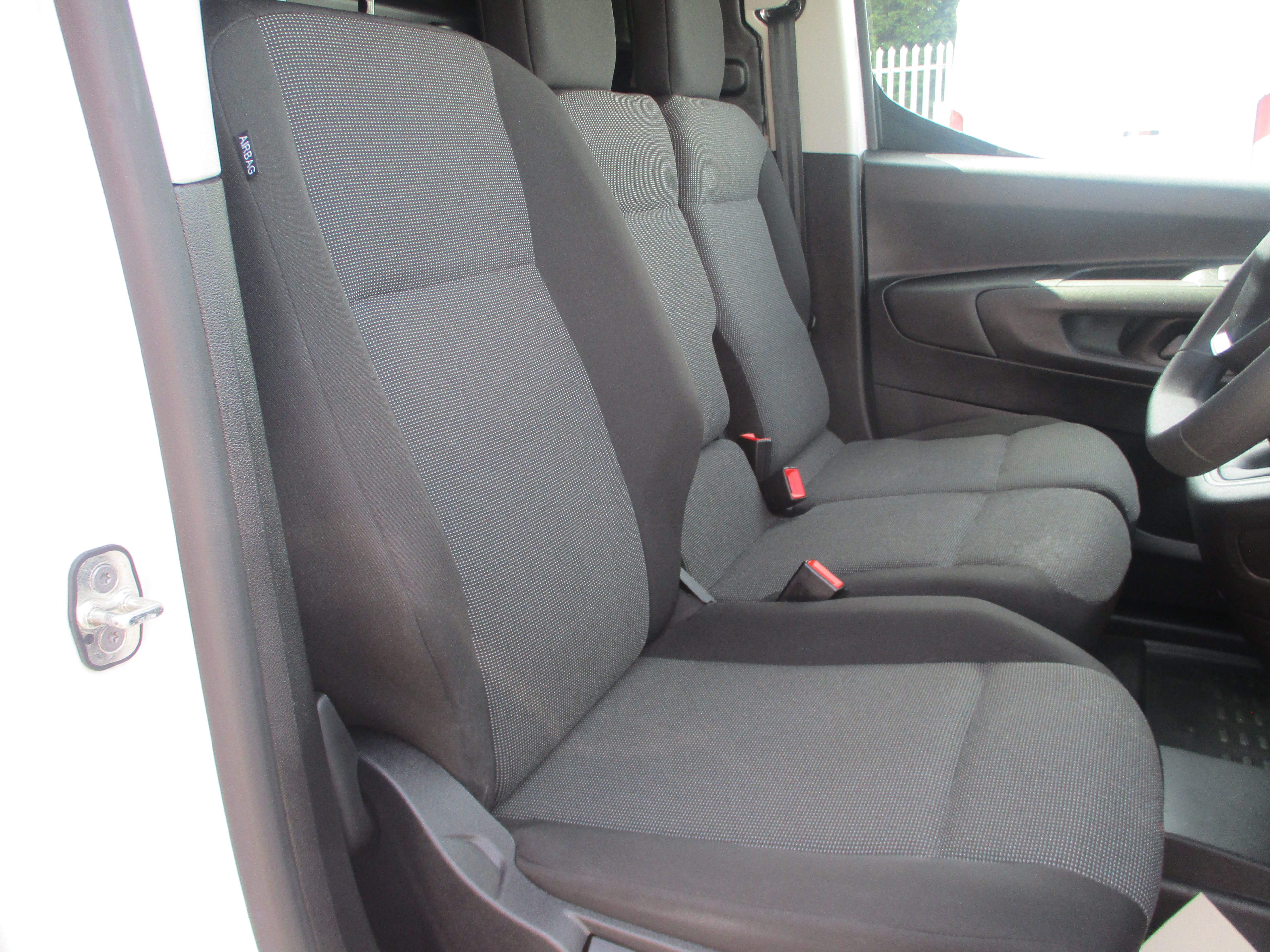 Peugeot Partner L2 (LWB) 1.5 BlueHDi 100PS Asphalt (ONLY 11,300 MILES FROM NEW)