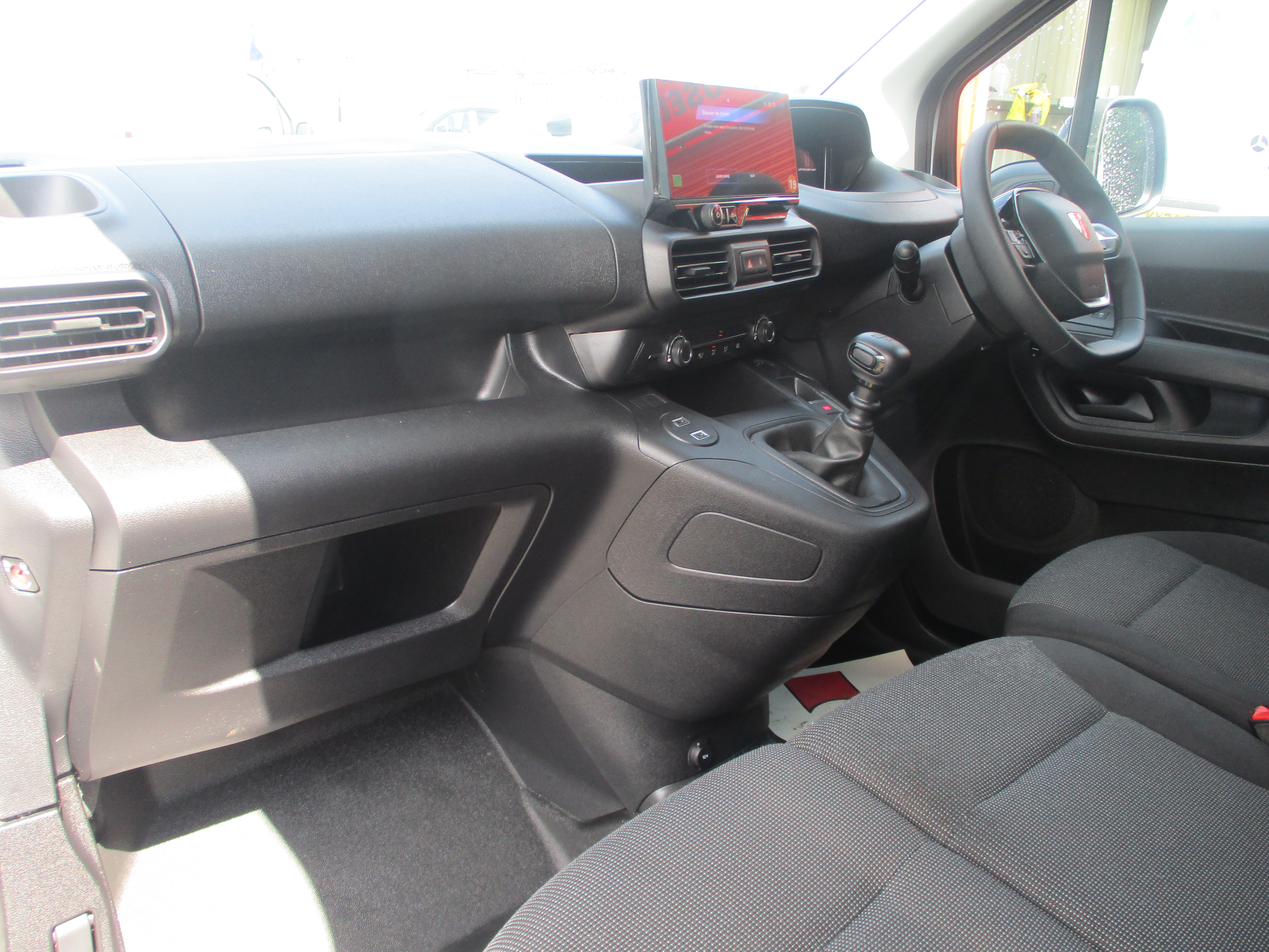 Peugeot Partner L2 (LWB) 1.5 BlueHDi 100PS Asphalt (ONLY 11,300 MILES FROM NEW)