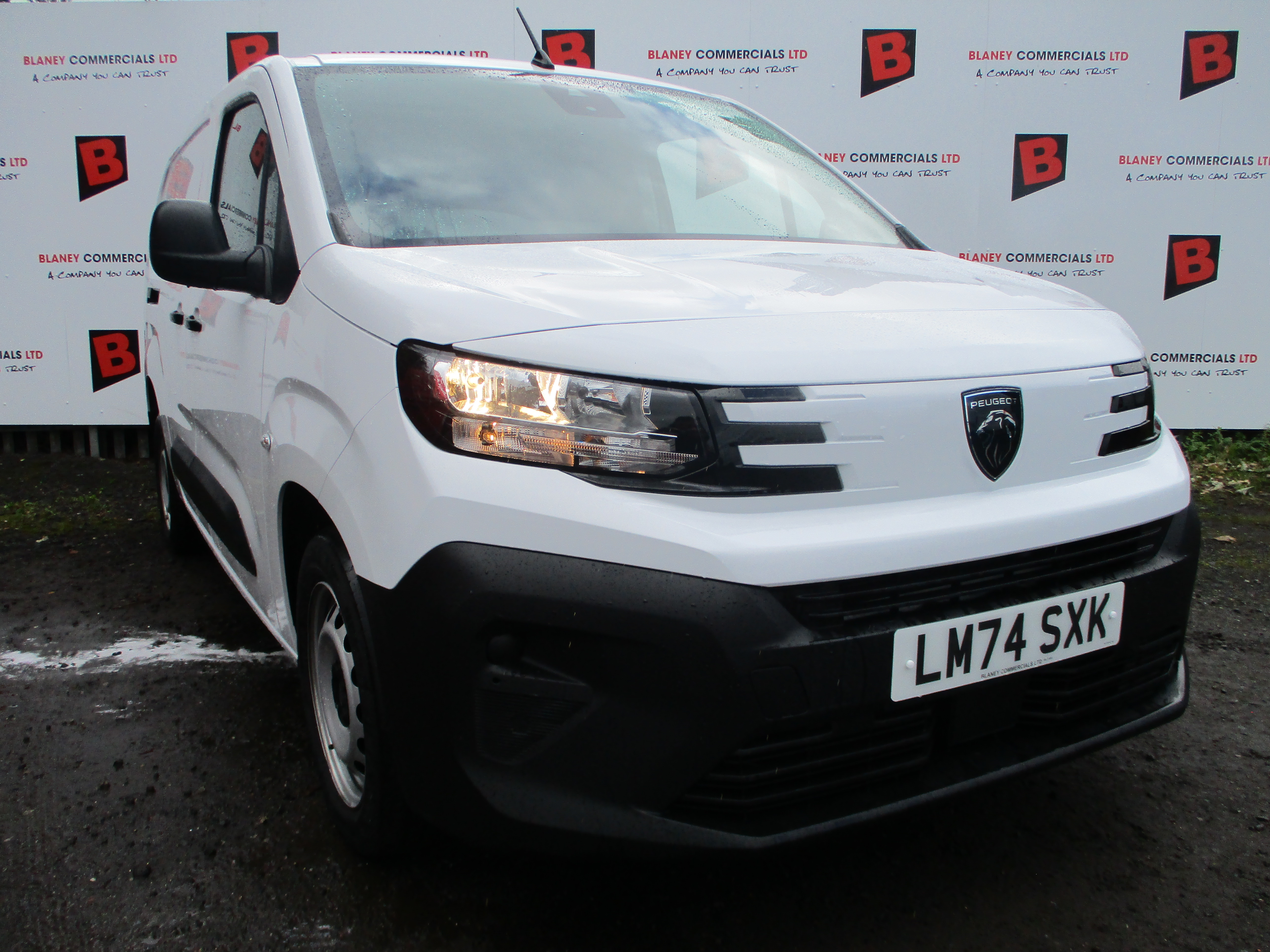 Peugeot Partner L2 (LWB) 1.5 BlueHDi 100PS Professional Van (PEUGEOT WARRANTY TILL 31st Oct 2027)