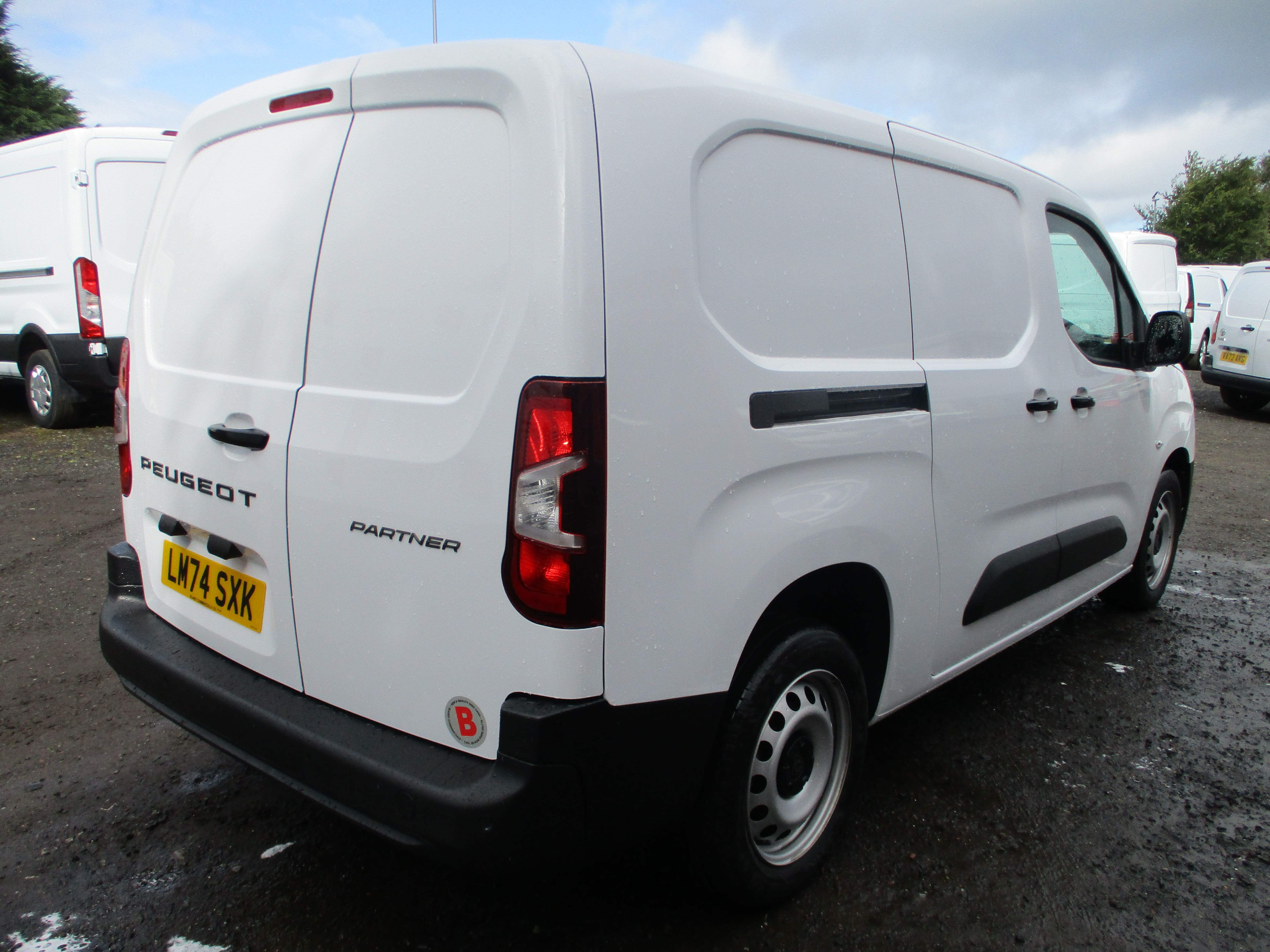 Peugeot Partner L2 (LWB) 1.5 BlueHDi 100PS Professional Van (PEUGEOT WARRANTY TILL 31st Oct 2027)