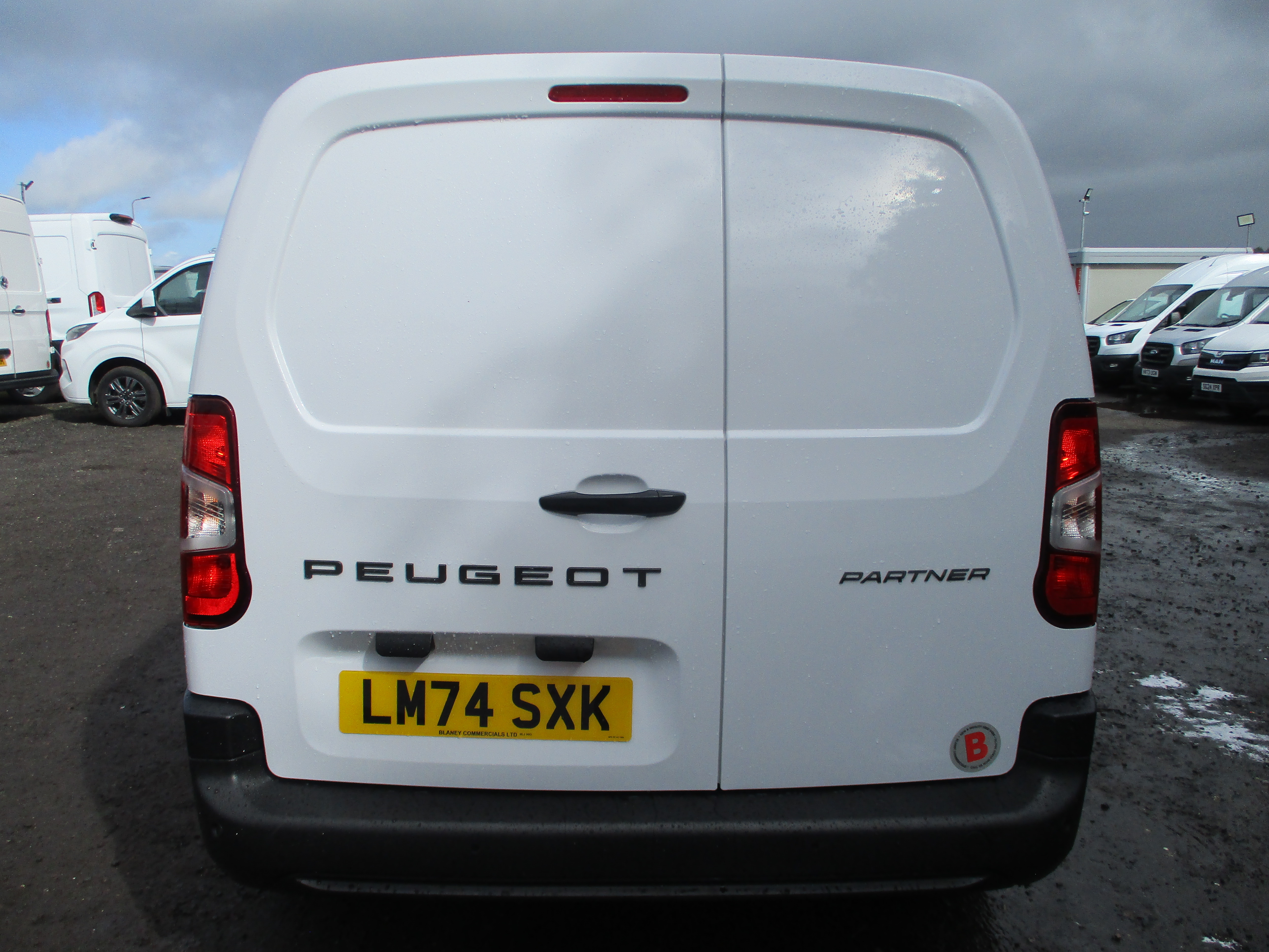 Peugeot Partner L2 (LWB) 1.5 BlueHDi 100PS Professional Van (PEUGEOT WARRANTY TILL 31st Oct 2027)
